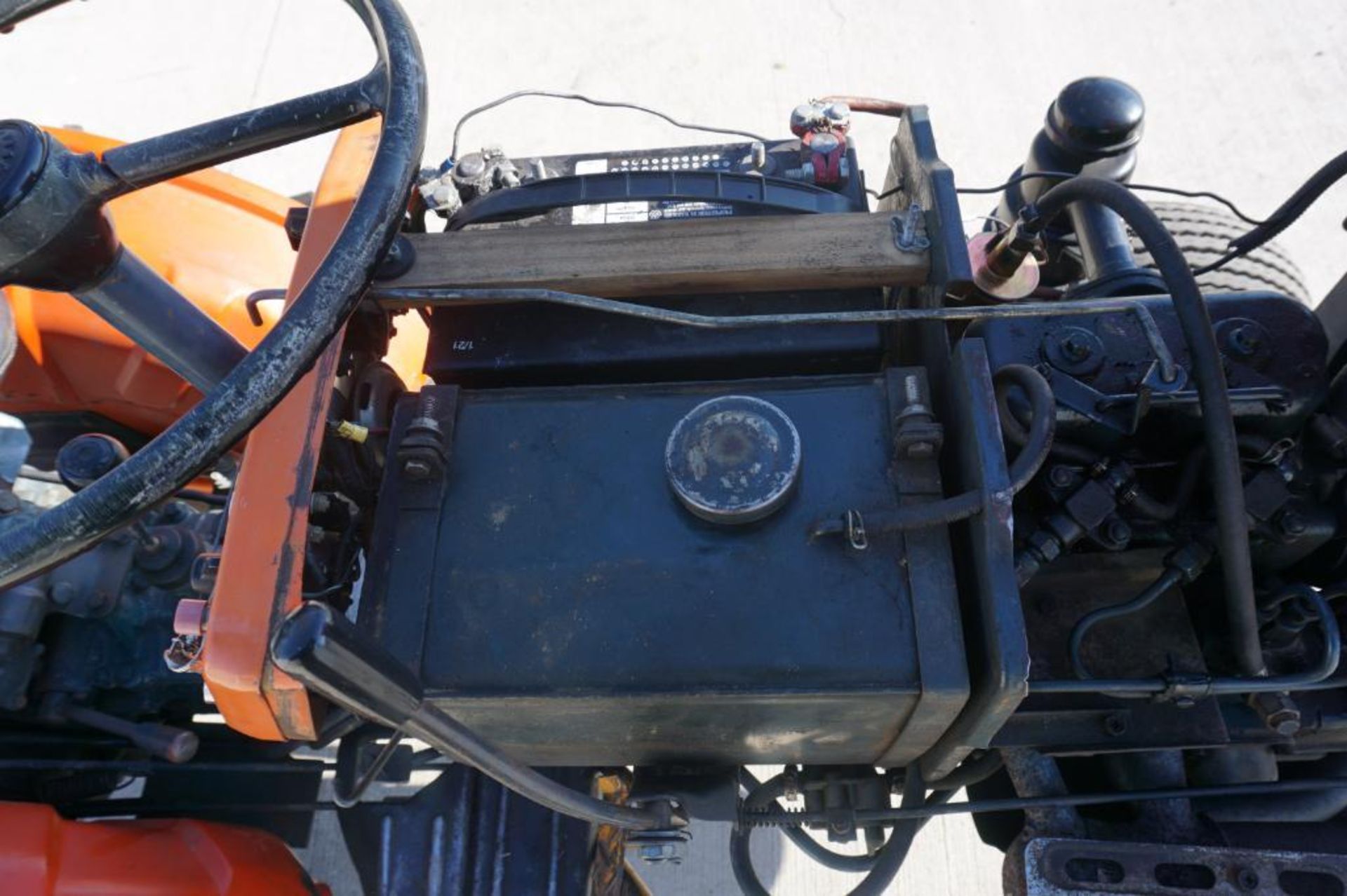 Kubota B6000E Tractor - Image 14 of 40