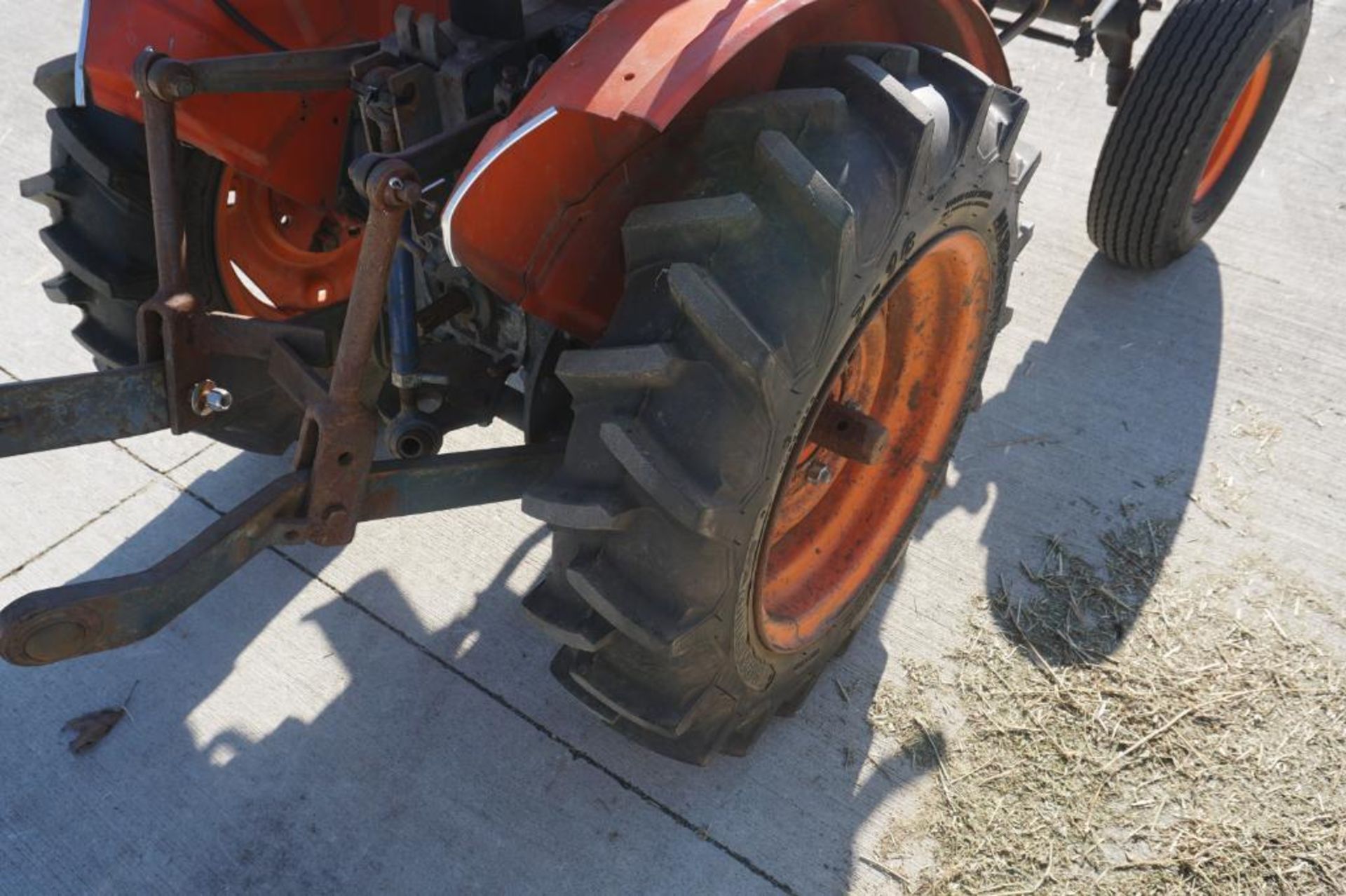 Kubota B6000E Tractor - Image 31 of 40