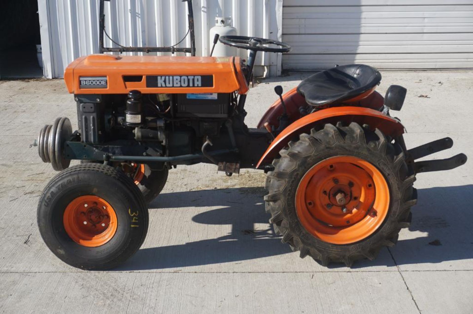 Kubota B6000E Tractor - Image 2 of 40