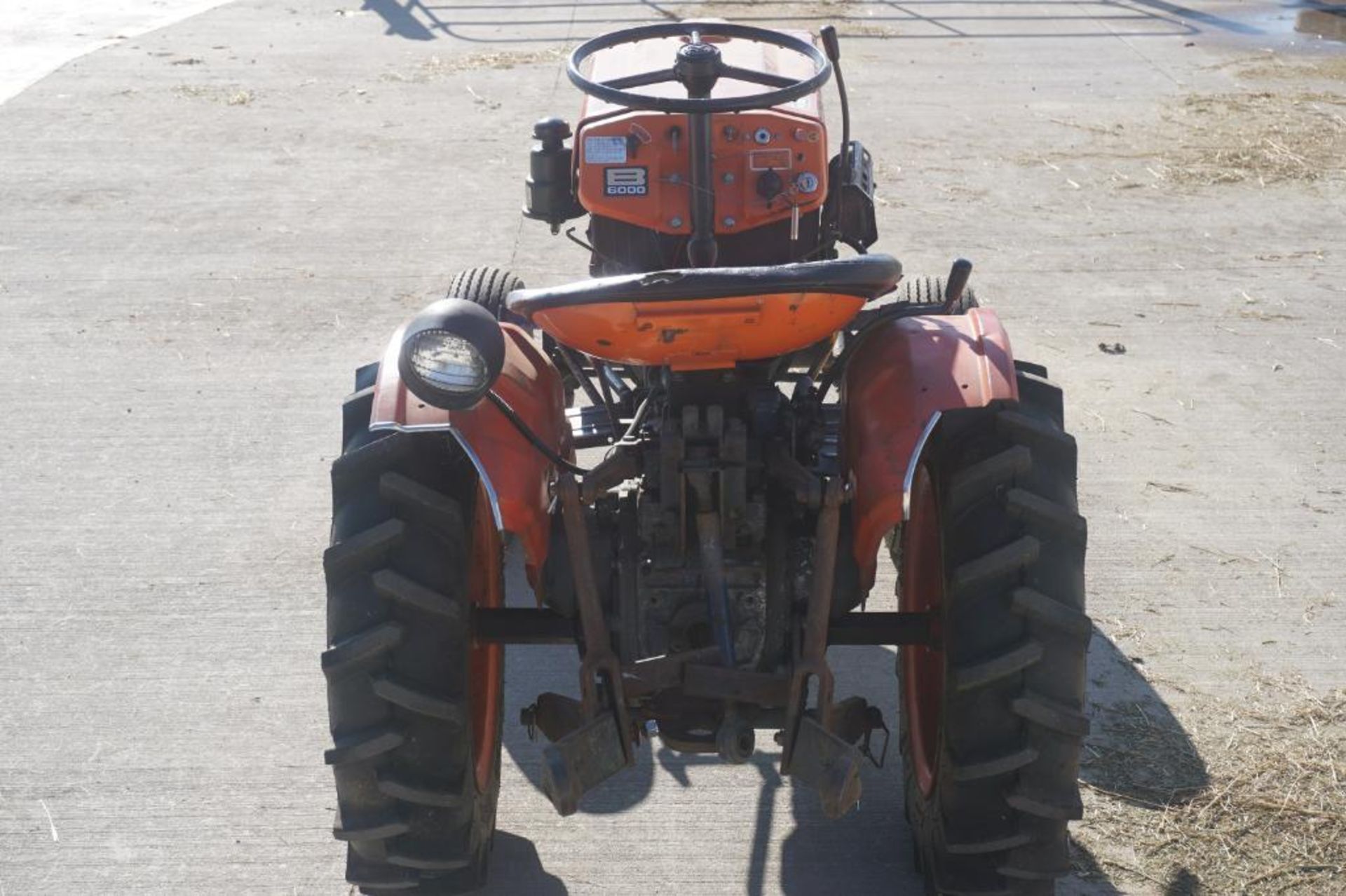 Kubota B6000E Tractor - Image 4 of 40