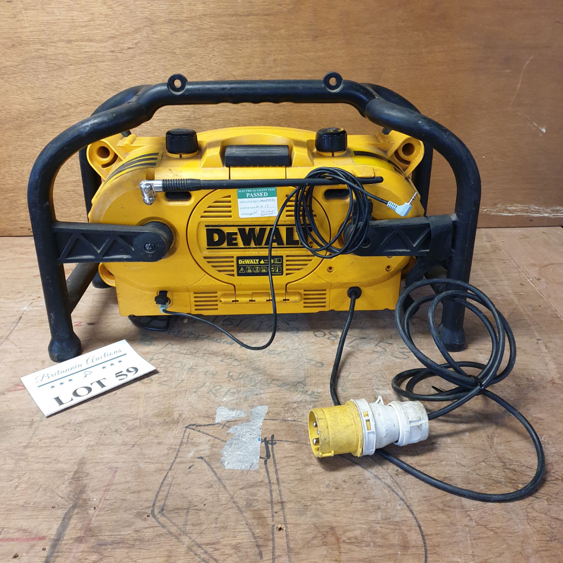 DeWalt Radio DC011 - 110V. - Image 3 of 3