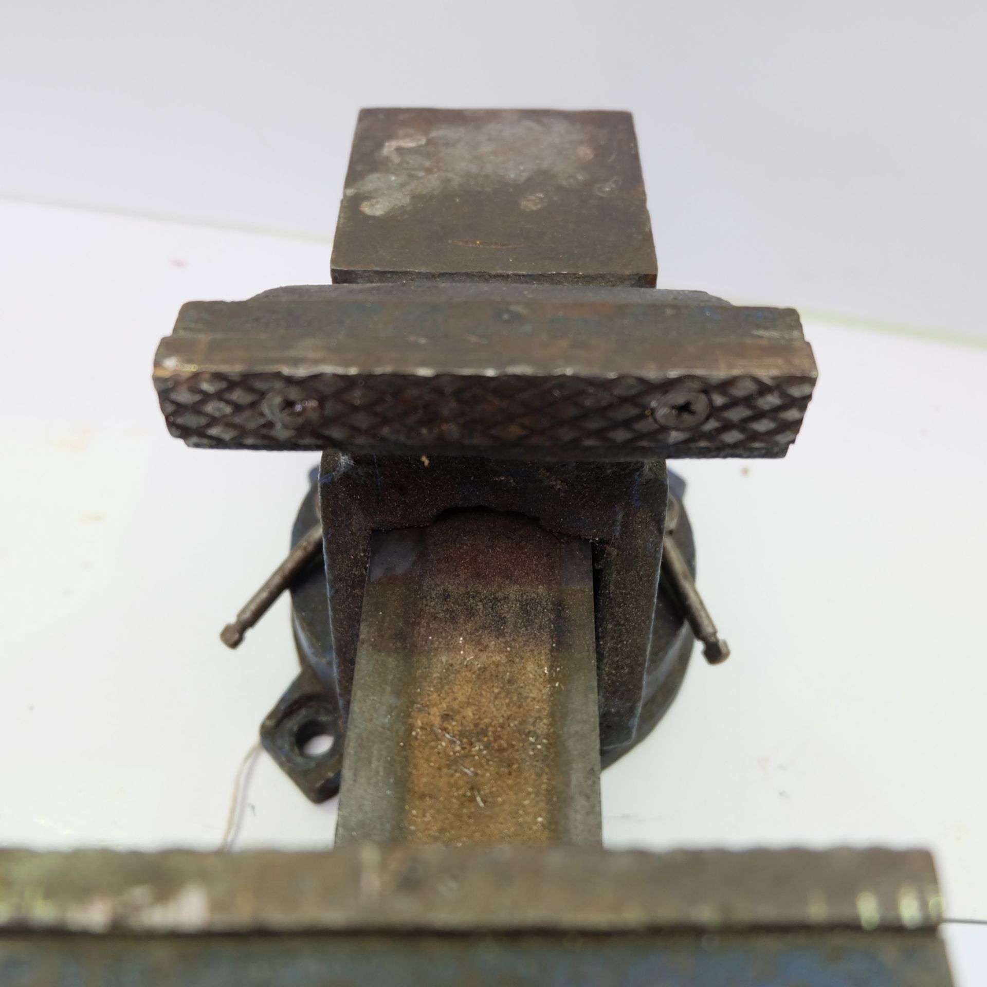 Swivelling Bench Vice. Jaw Width 4 1/2". - Image 2 of 3