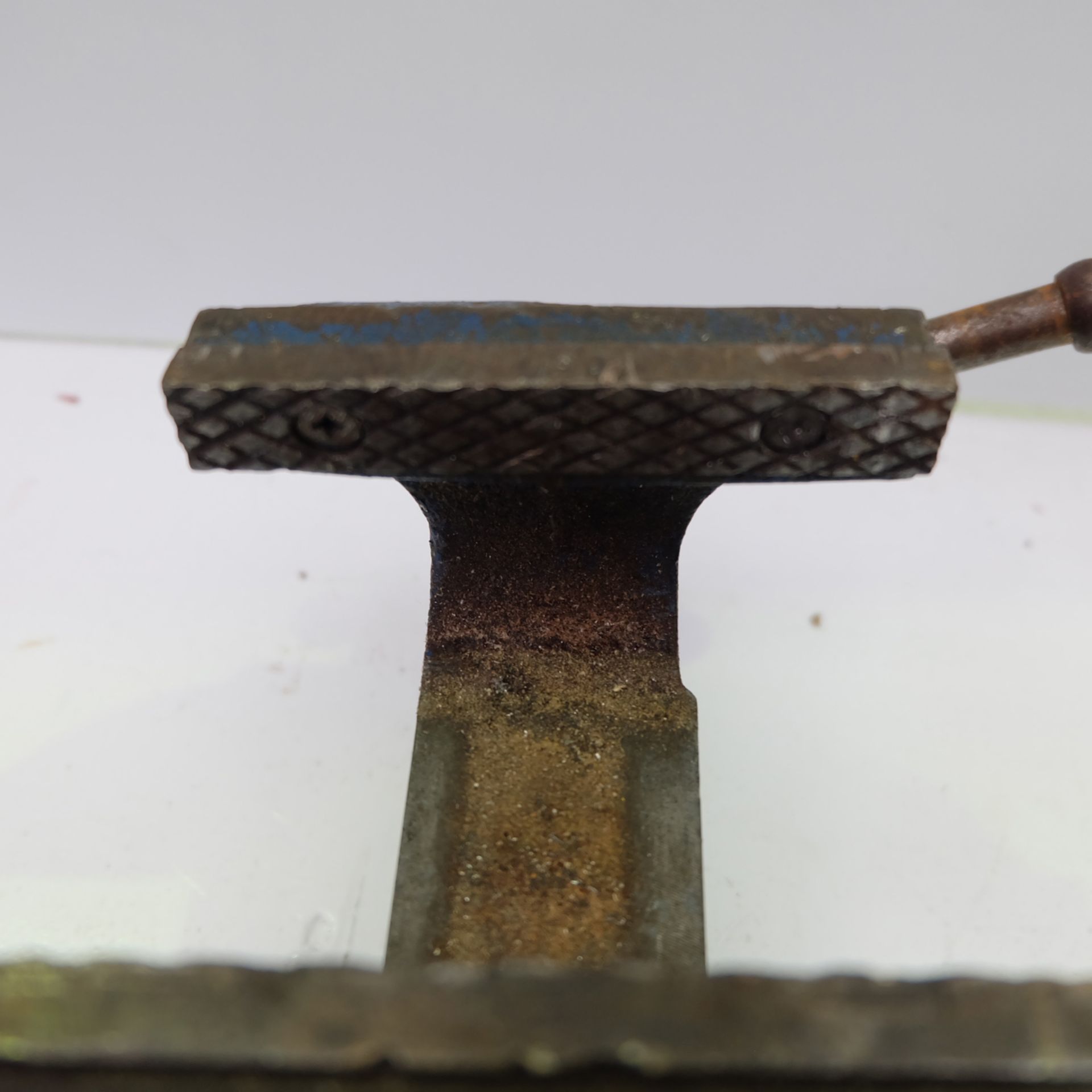 Swivelling Bench Vice. Jaw Width 4 1/2". - Image 3 of 3