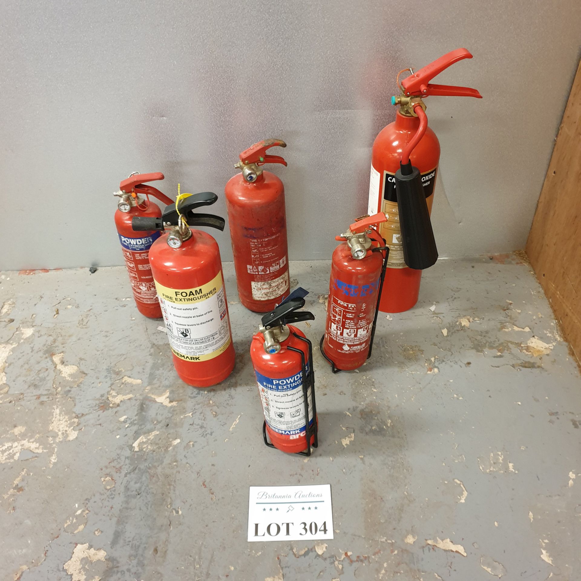6 x Fire Extinguishers as Lotted.