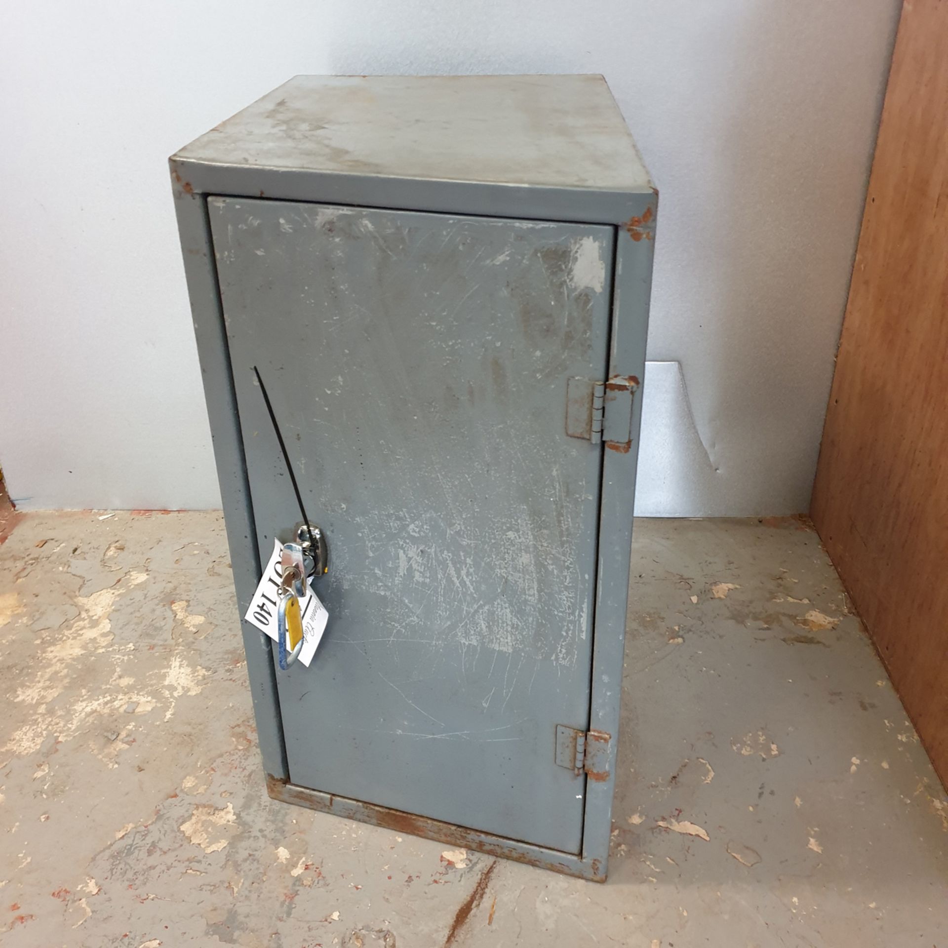 Locking Steel Cabinet with Key. - Image 2 of 4