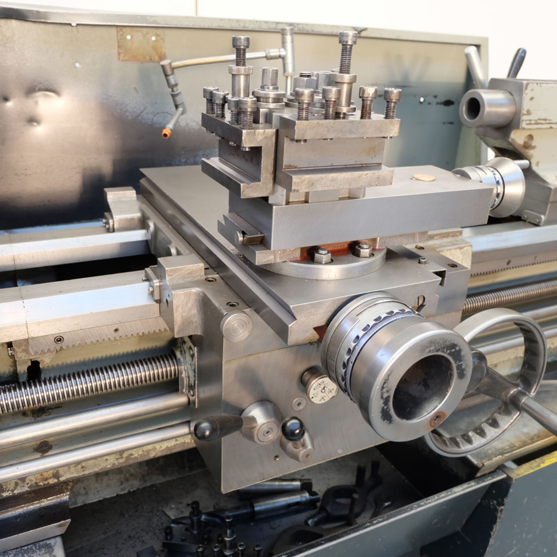 Colchester Mascot 1600 Gap Bed Centre Lathe. Swing Over Bed 17". Swing Over Cross Slide 10 1/2". - Image 9 of 13