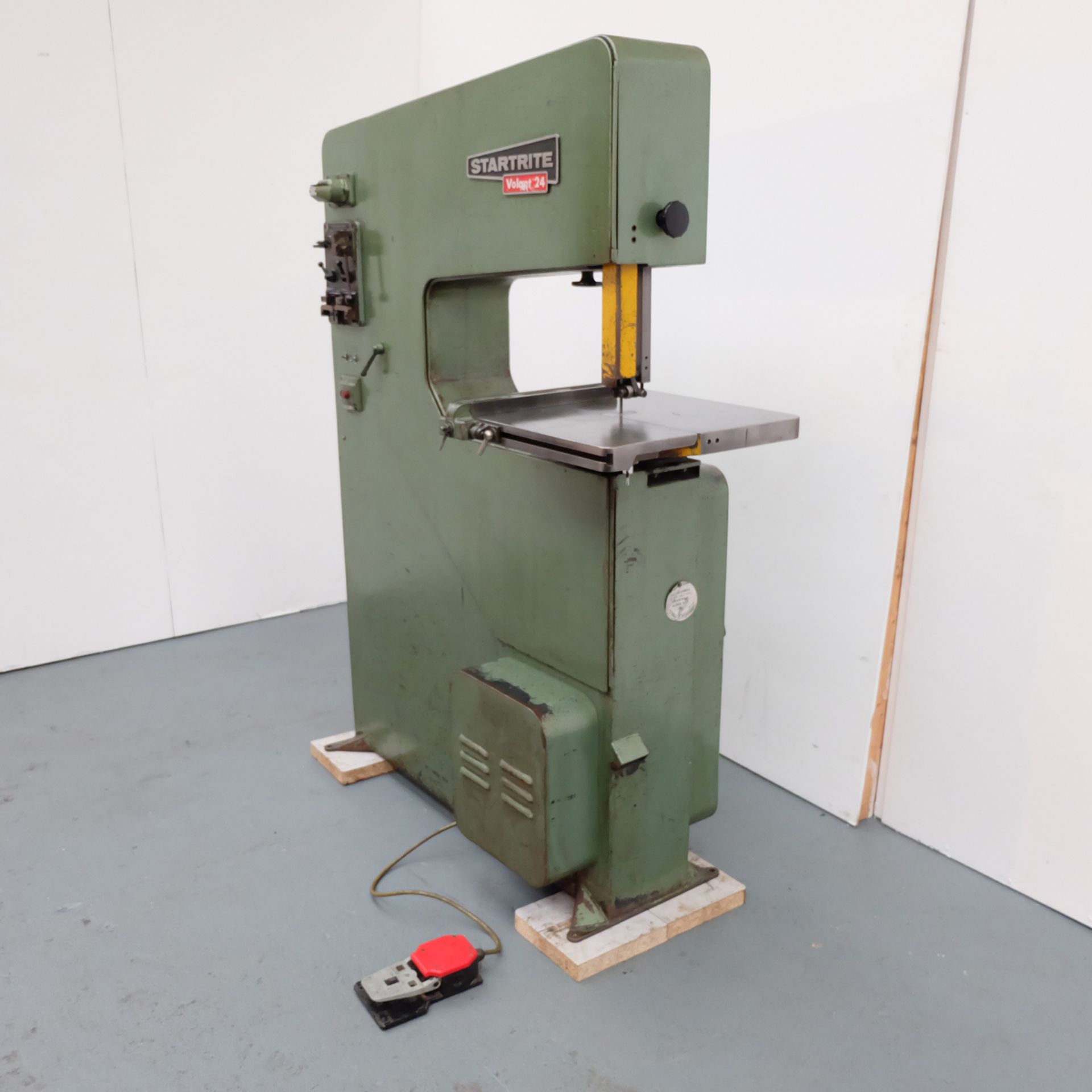 Startrite Volant 24 Type 24-V-10. Vertical Bandsaw. Table Size 19" x 19". Throat 24". - Image 2 of 7