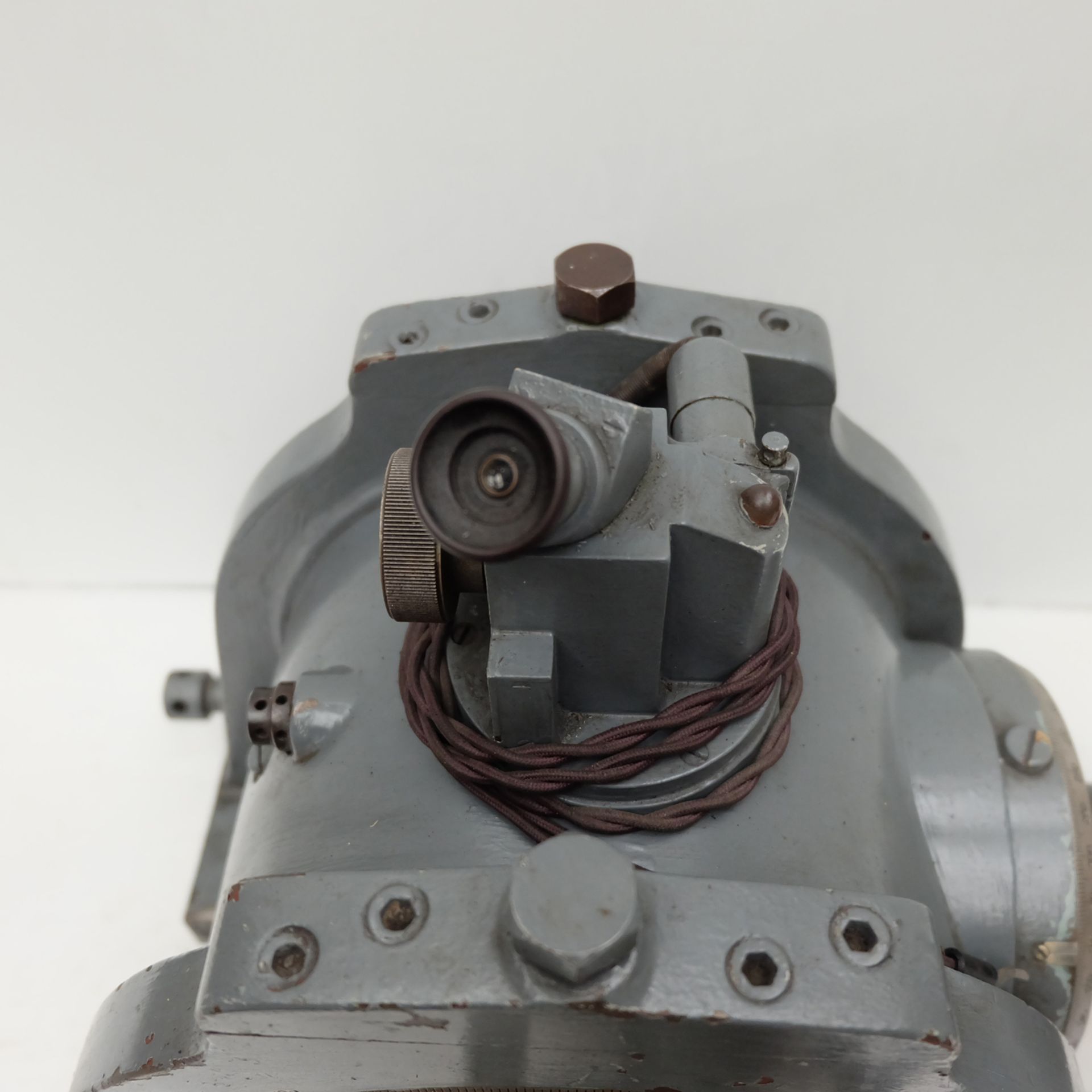 Cook Roughton. Smith 10" Tilting Optical Dividing Head. With 5" 3 Jaw Chuck and Tail Stock. - Image 5 of 10