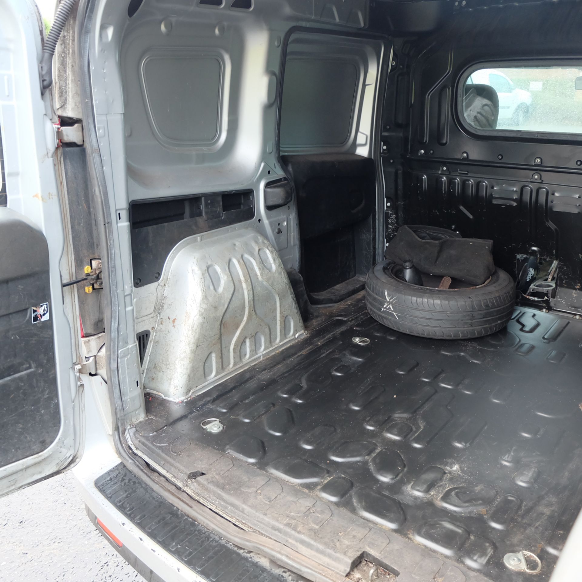 Vauxhall Combo 1.6 CDTI Sportive Van. Year 2014. - Image 7 of 20