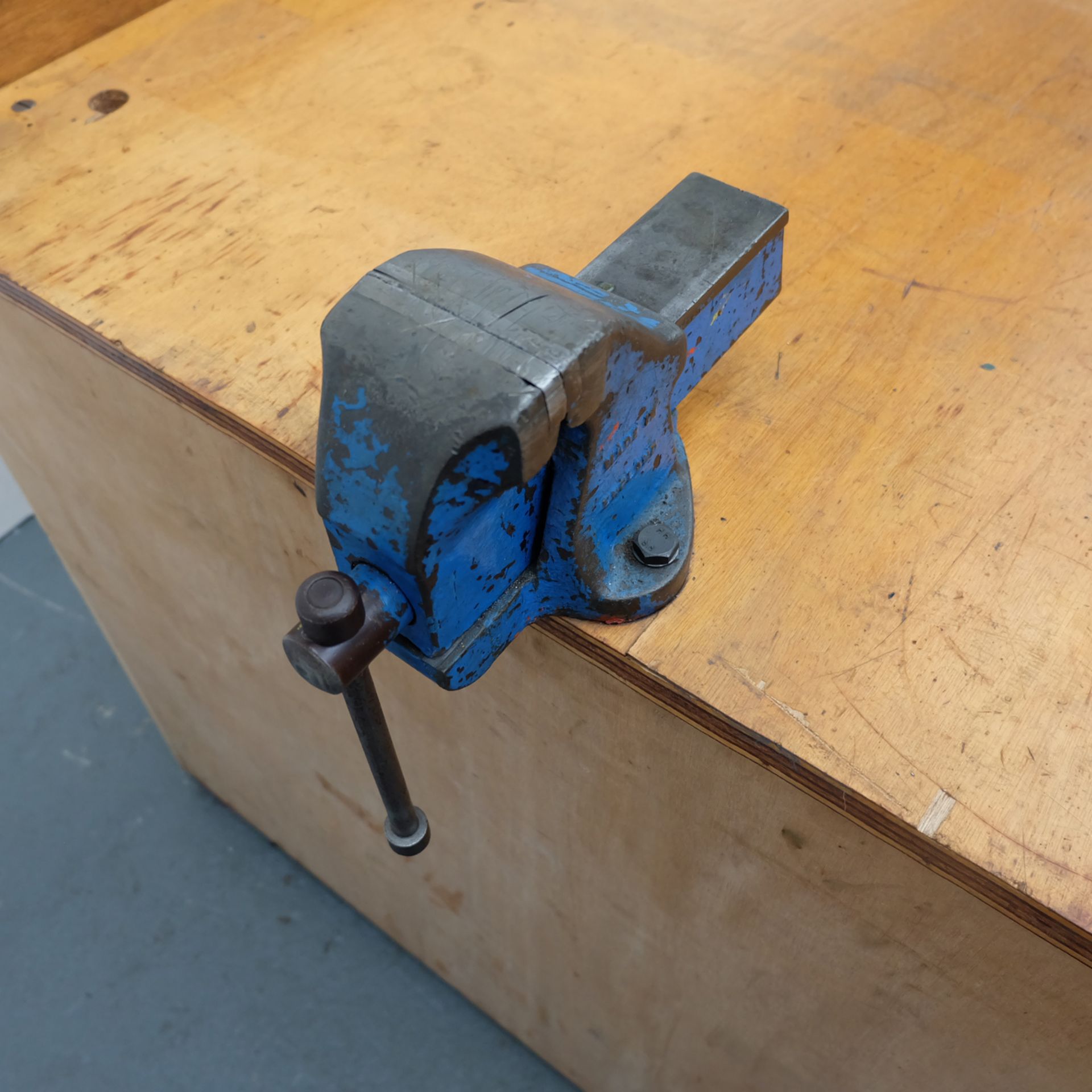Heavy Duty Table with a 3 1/2" Bench Vice. Approx Dimensions 2300mm x 1020mm x 850mm Working Height - Image 3 of 4