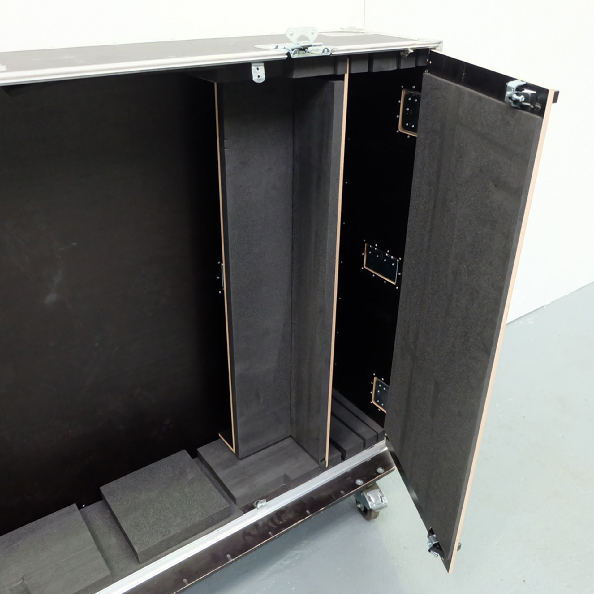 Armoured TV Screen Flight/Travel Case. - Image 5 of 6