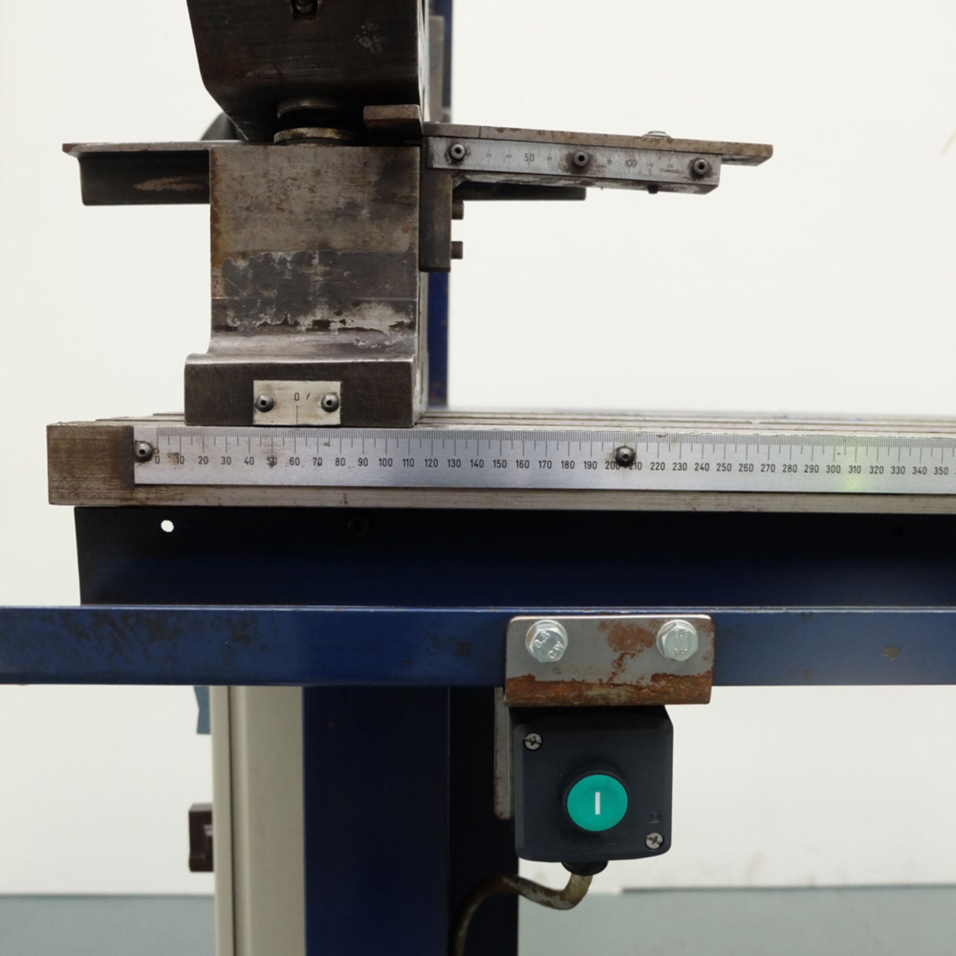 Hydraulic Powered 5 Head Punching Station. On Tee Slotted Table. - Image 7 of 13