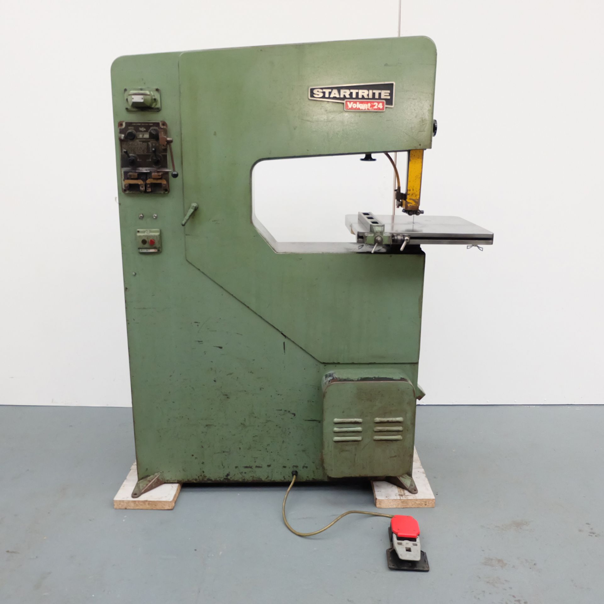 Startrite Volant 24 Type 24-V-10. Vertical Bandsaw. Table Size 19" x 19". Throat 24".