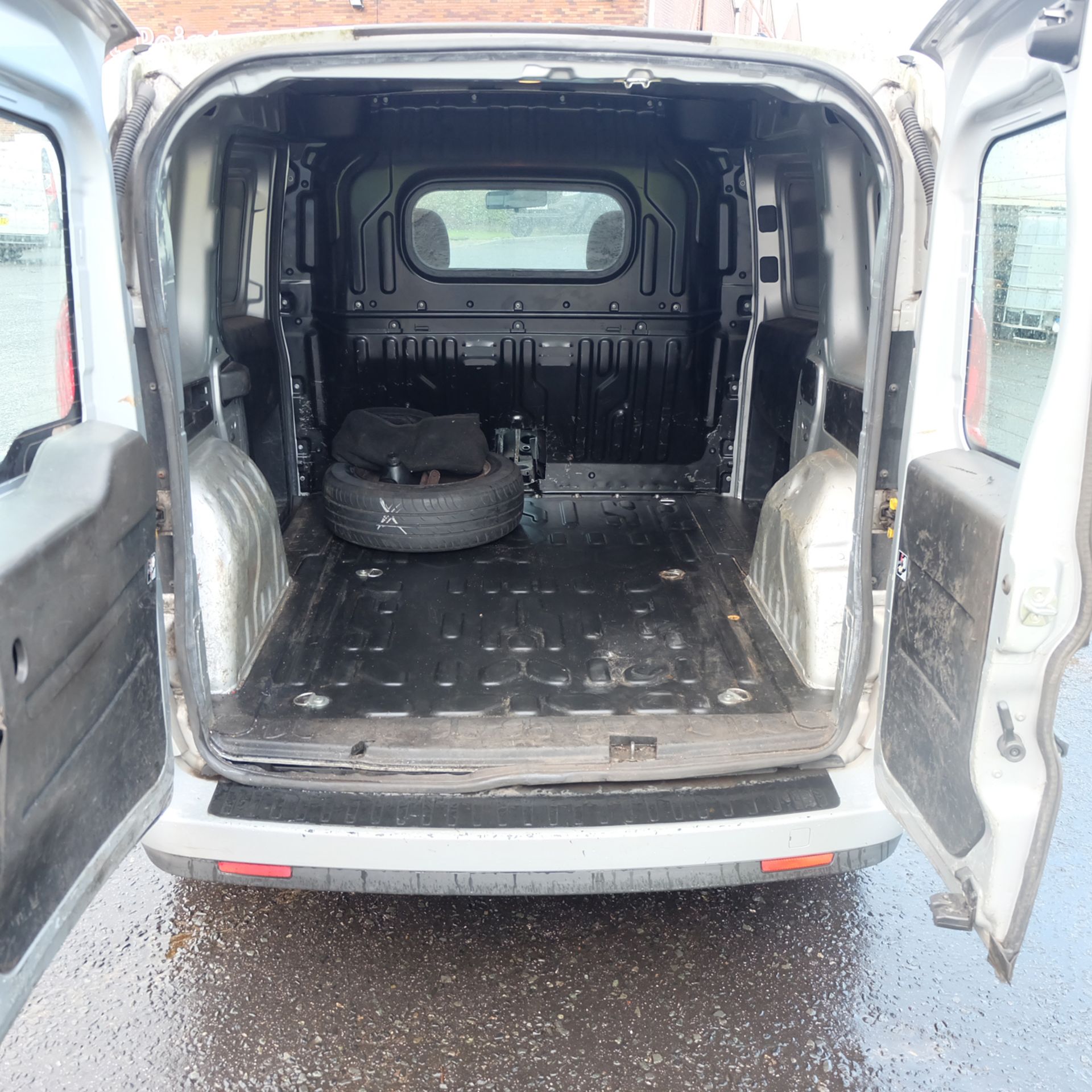 Vauxhall Combo 1.6 CDTI Sportive Van. Year 2014. - Image 6 of 20