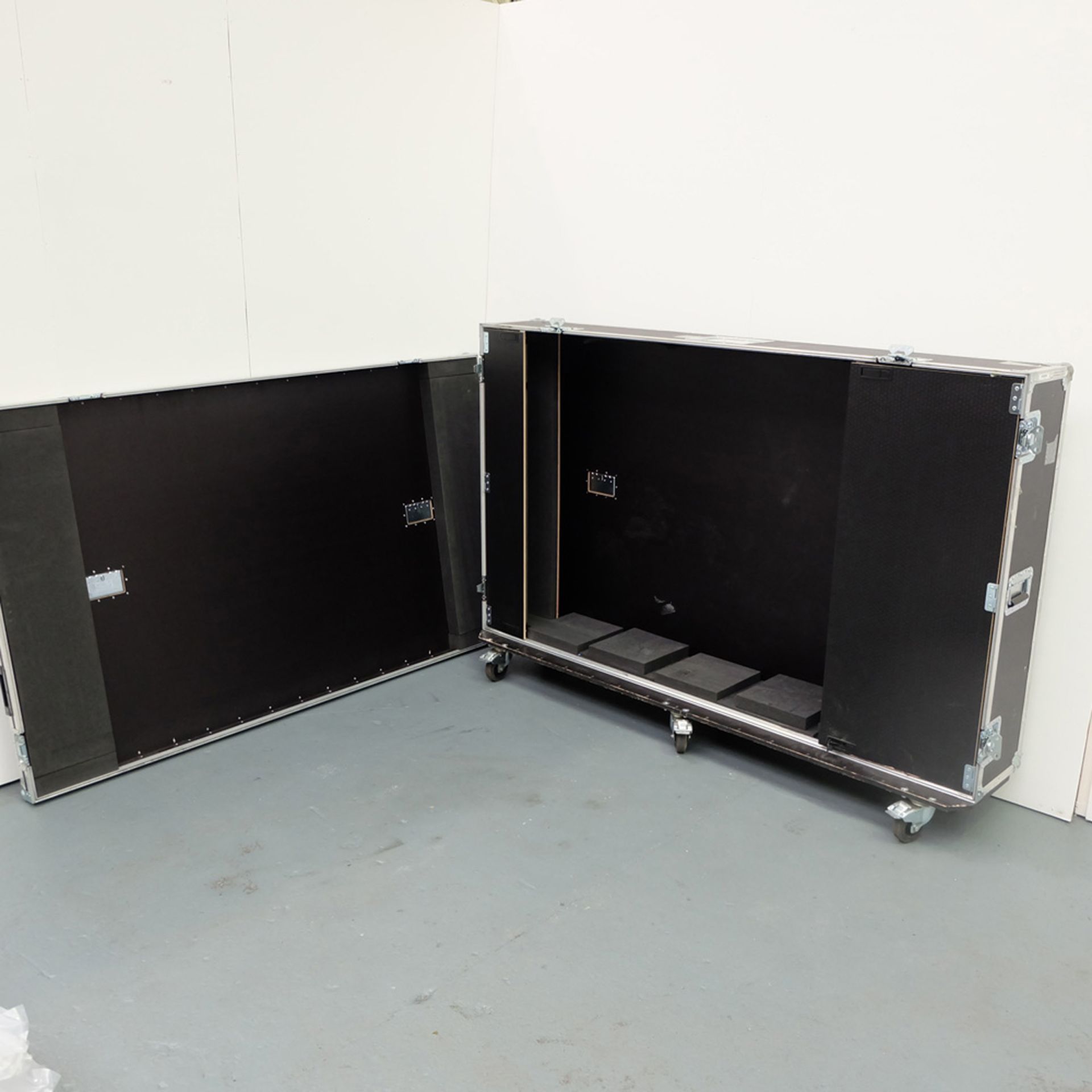 Armoured TV Screen Flight/Travel Case. - Image 4 of 6