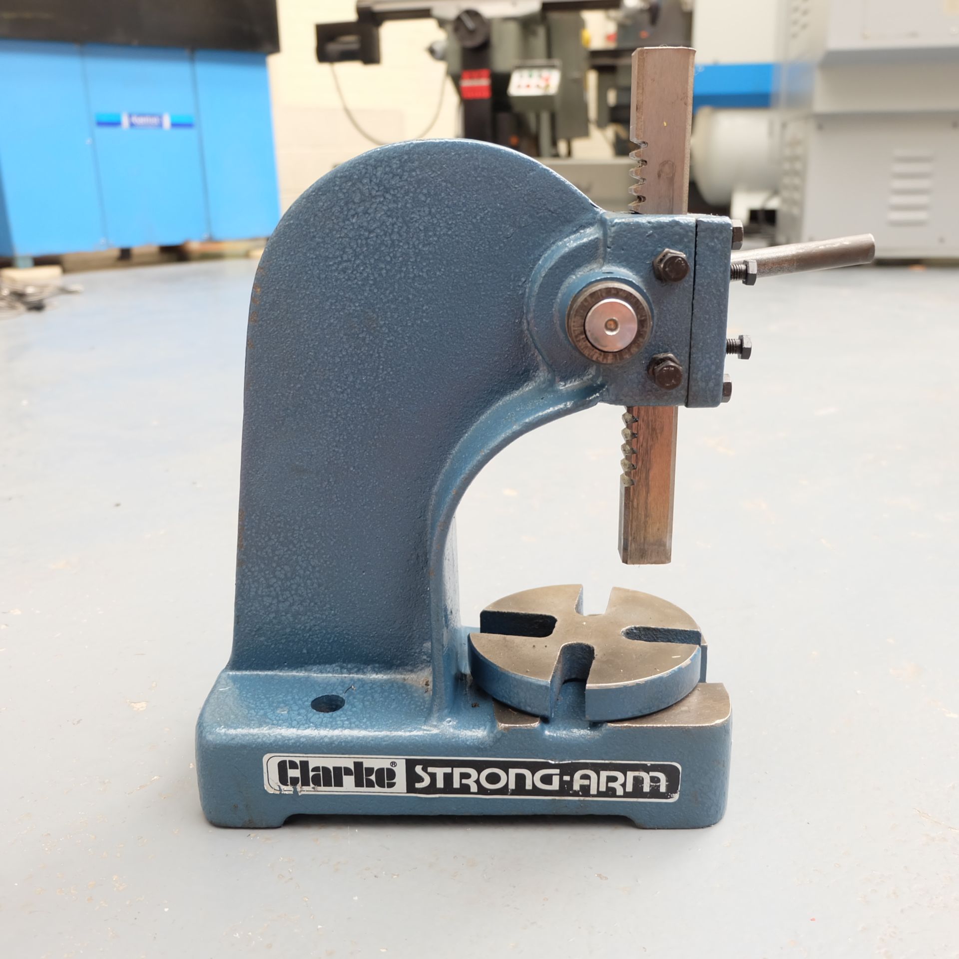 Clarke Strong-Arm Model AP1000 Arbour Press. Capacity 1 Ton. Throat: 100mm. Daylight: 140mm. - Image 3 of 6