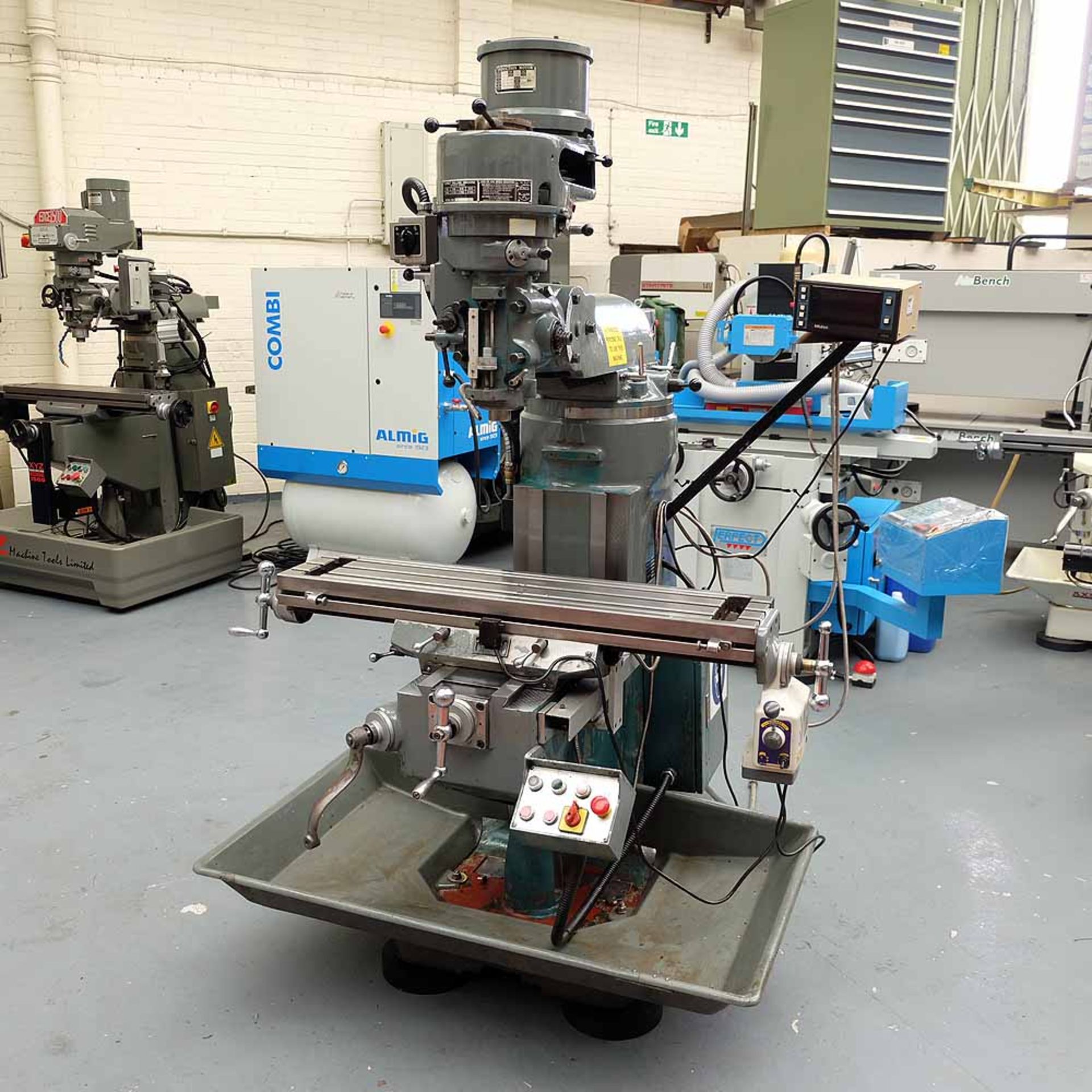 Turret Milling Machine. Model TY9425