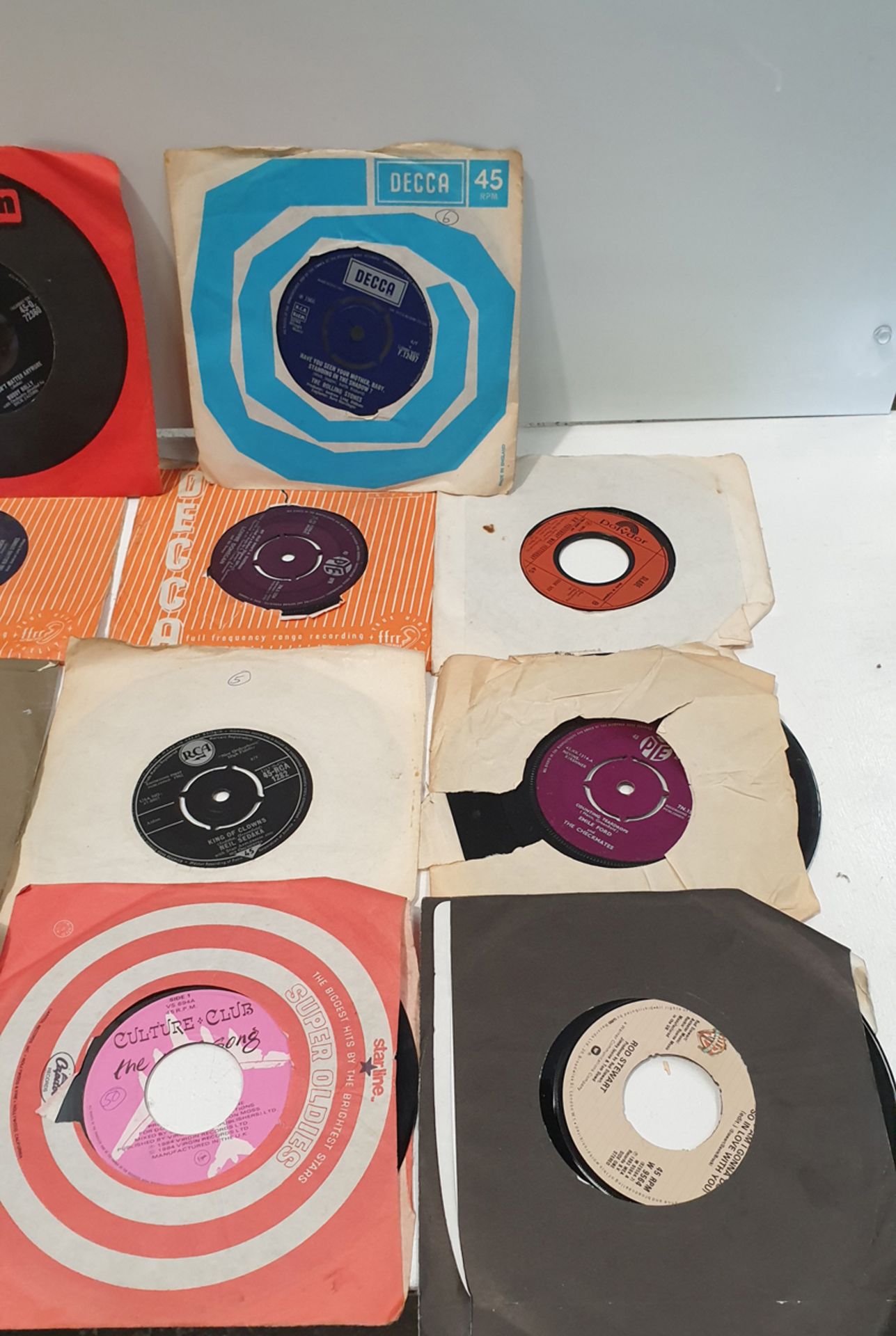 Selection of Various Vinyl Records. 45rpm Singles as Lotted. - Image 5 of 5