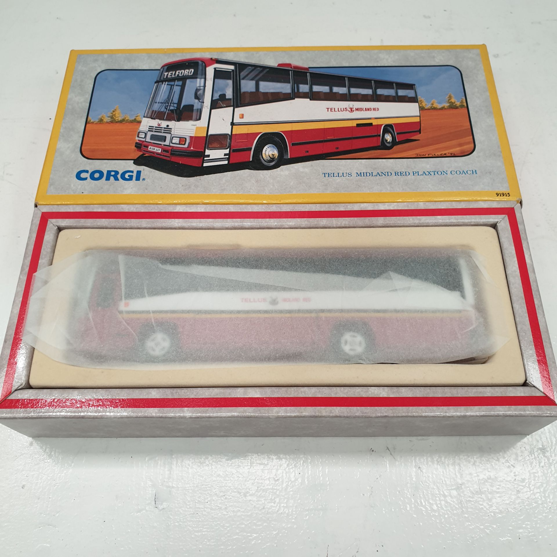 Corgi Collectors Club Convention Telford Tellus Midland Red Plaxton Coach Model 91915. - Image 3 of 3