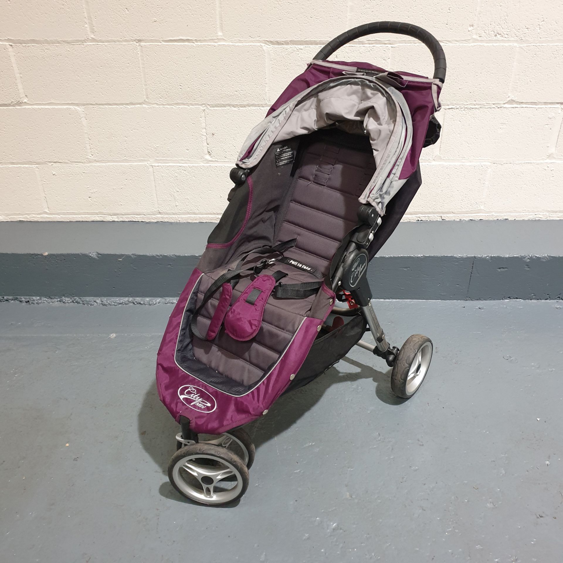 Baby Jogger 'City Mini' Quick Fold 3 Wheeled Buggy / Pram.