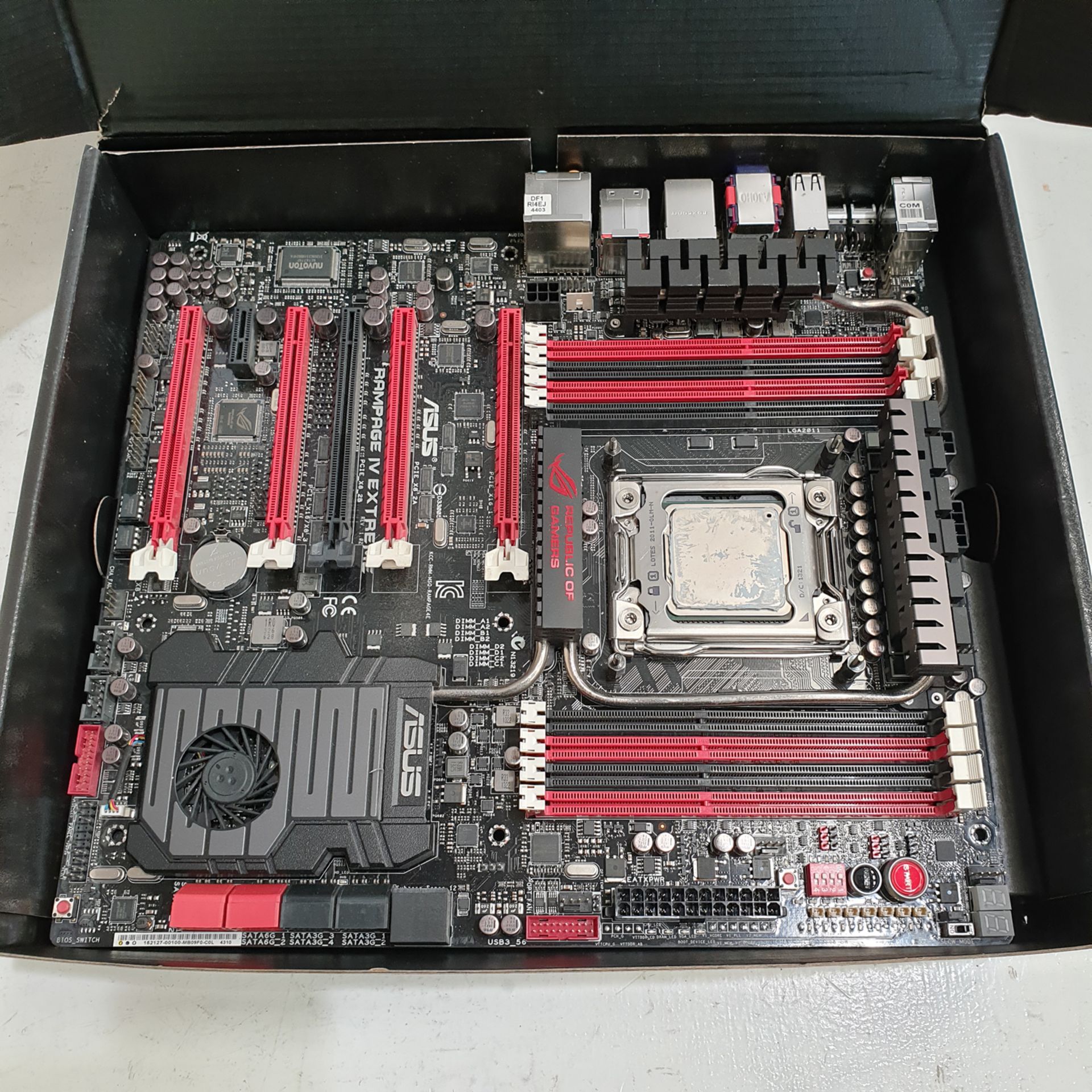 ASUS Rampage IV Extreme Republic of Gamers - Motherboard - extended ATX - LGA2011 Socket