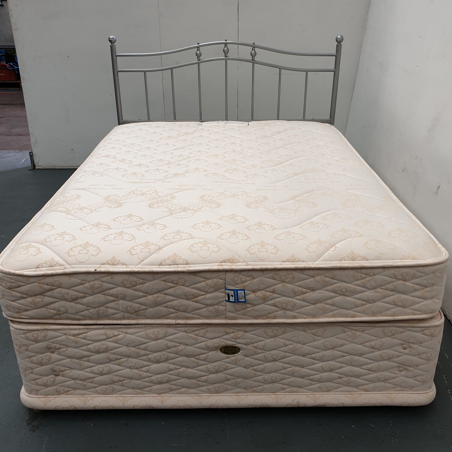 Duvan Bed with Mattress and Headboard. Approx Dimensions 2000mm x 1530mm x 660mm High. - Image 3 of 5