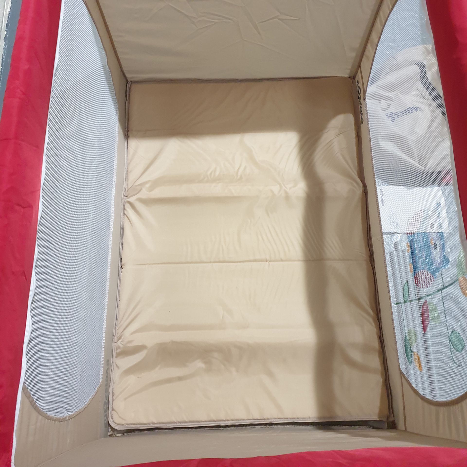 BABIES R Us Travel Cot With Bassinette. Comes With Instructions. - Image 4 of 5