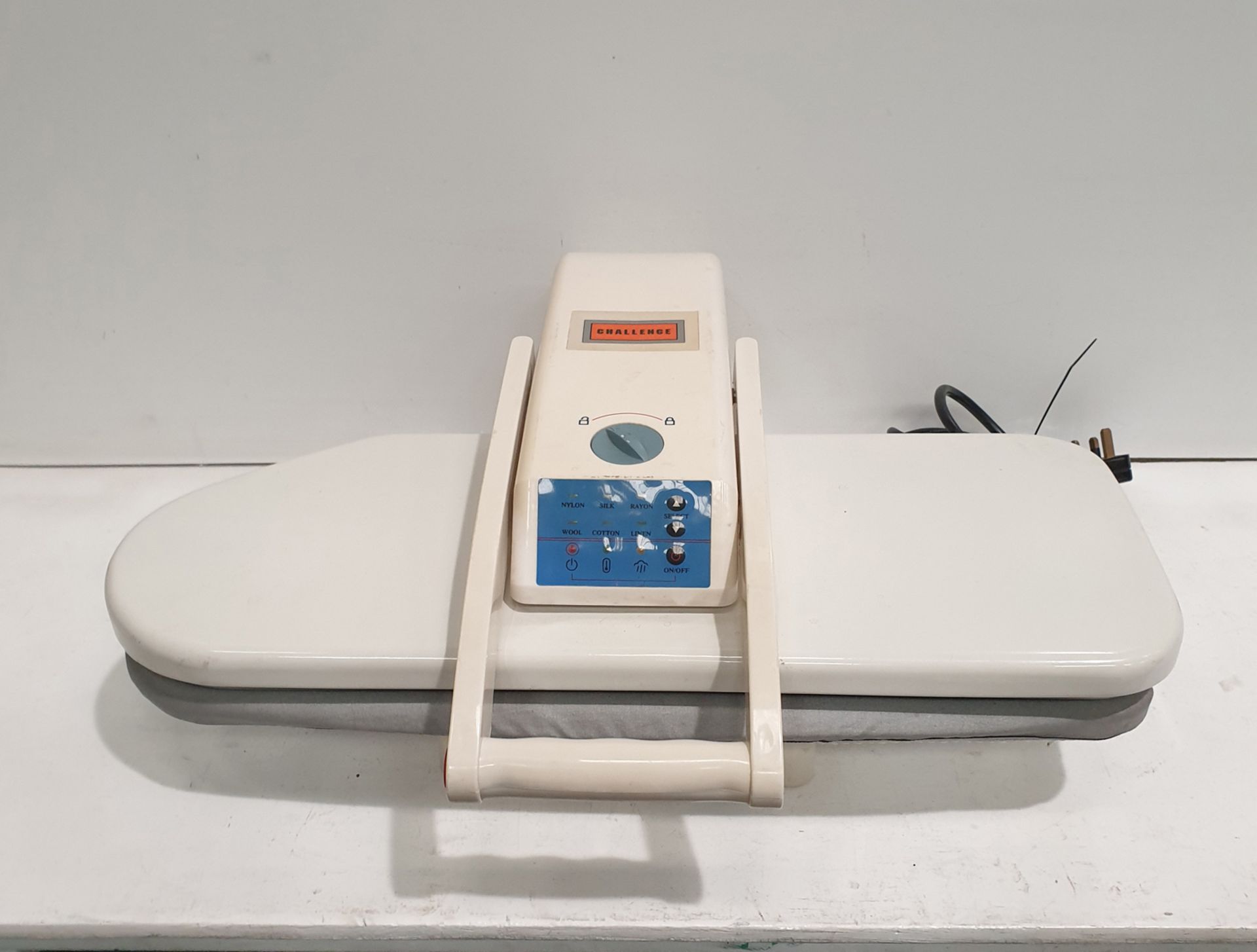 Challenge Model PSP-2001 Electronic Steam Press Iron. 230VAC. 50Hz. 1400W.