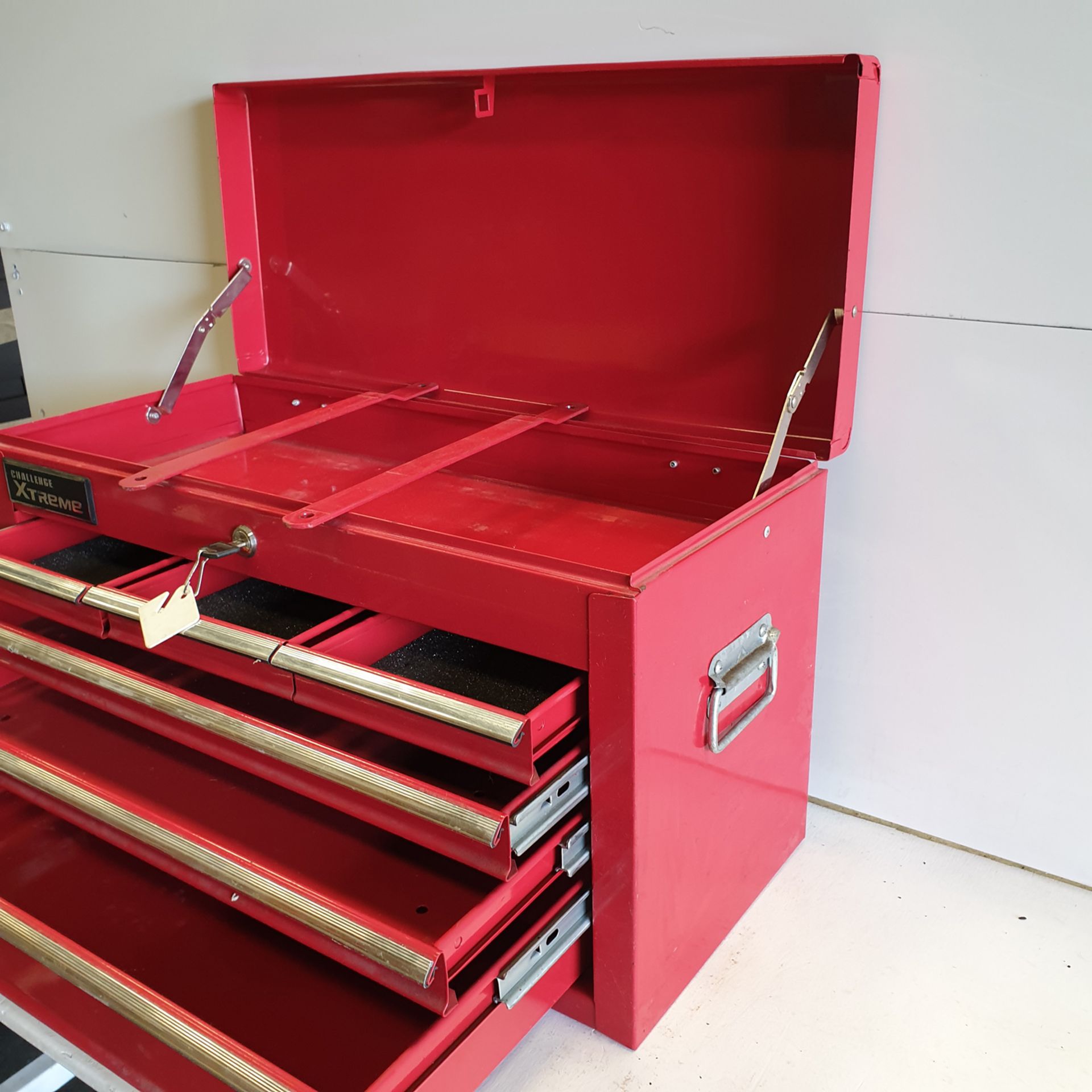 Challenge Xtreme Lockable Tool Box With Key. - Image 3 of 4