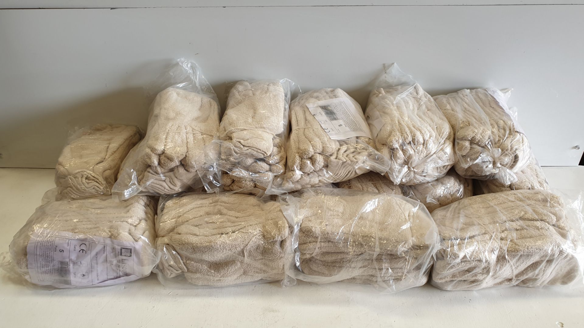 Quantity of Terrycloth Gloves as Lotted.
