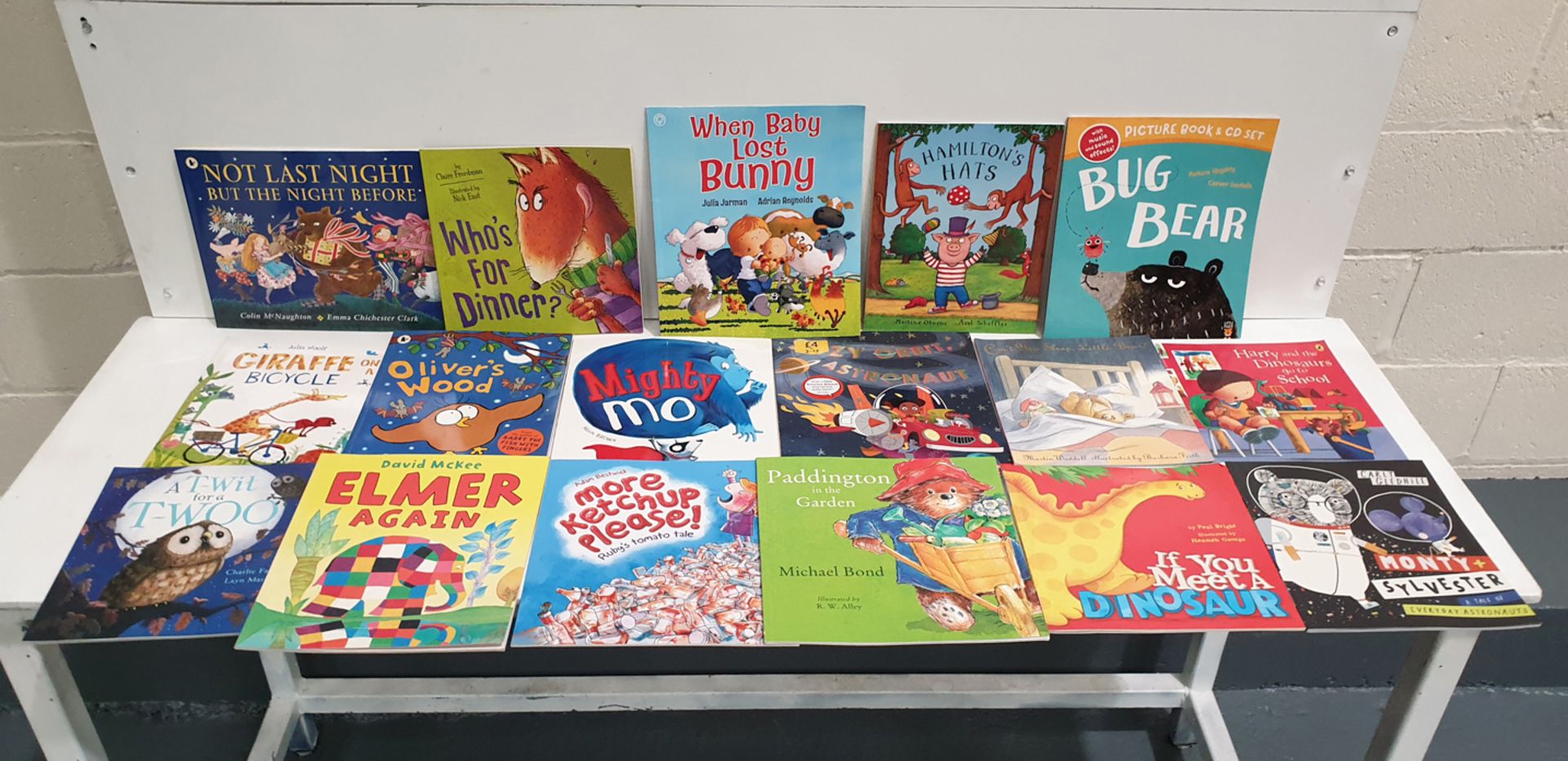 Large Selection of Childrens Paper Back Books. 17 Books in Total.