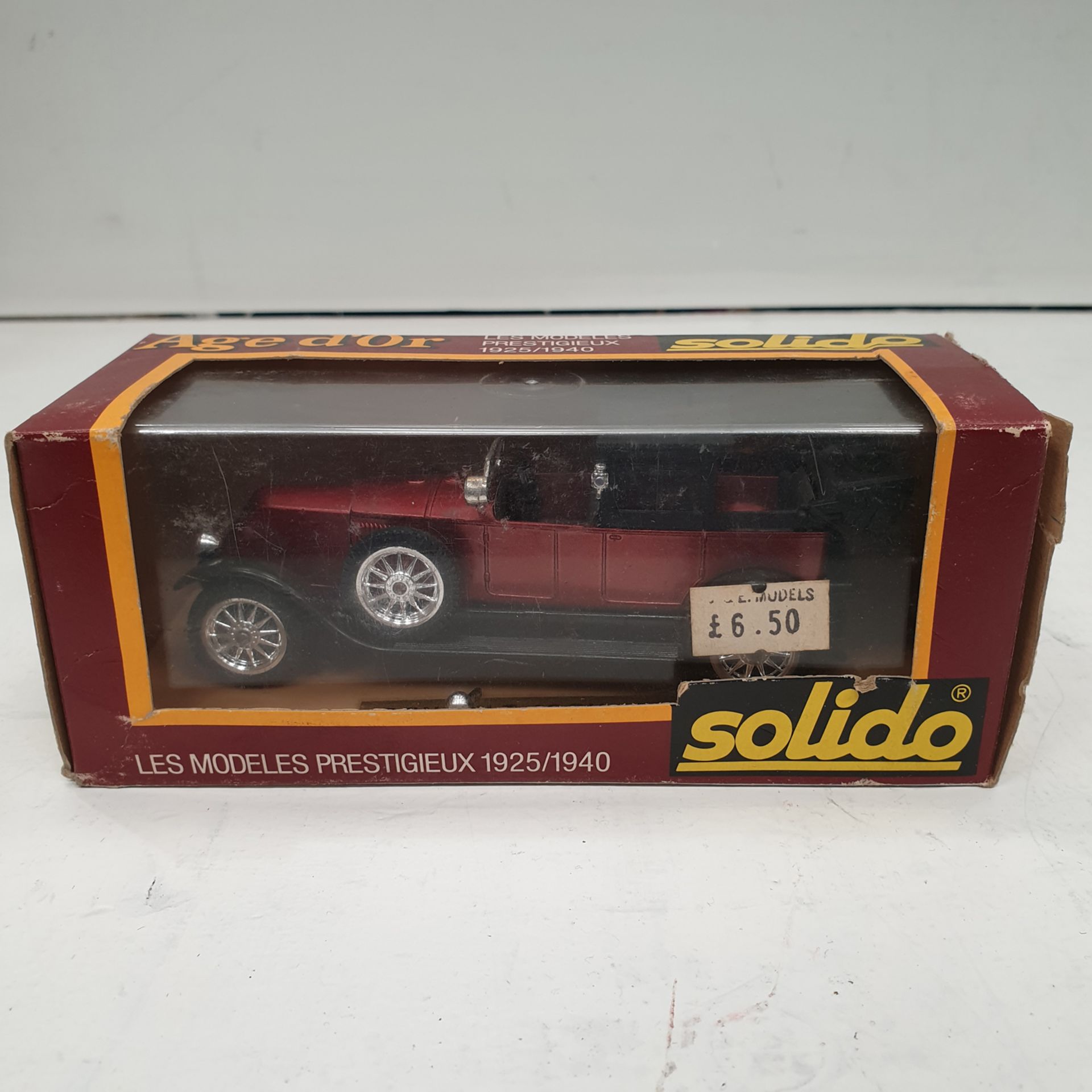 Solido Age d'Or Les Models Prestigieux 1925/1940 Renault 40CV Metal Car Model.