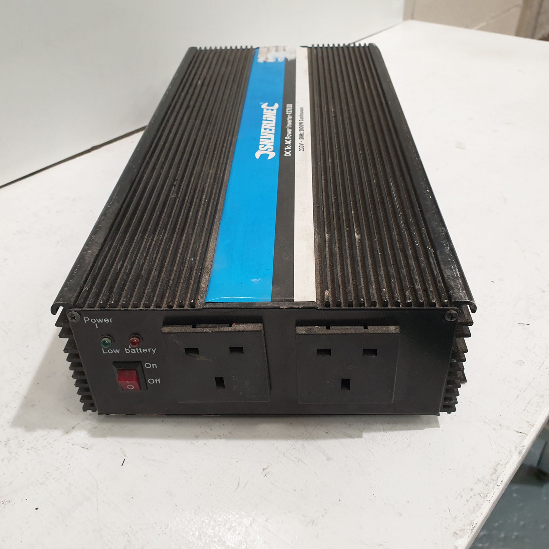 SILVERLINE DC to AC Power Inverter. Model 427628. 230V / 50Hz / 2000W Continuous. - Image 4 of 5