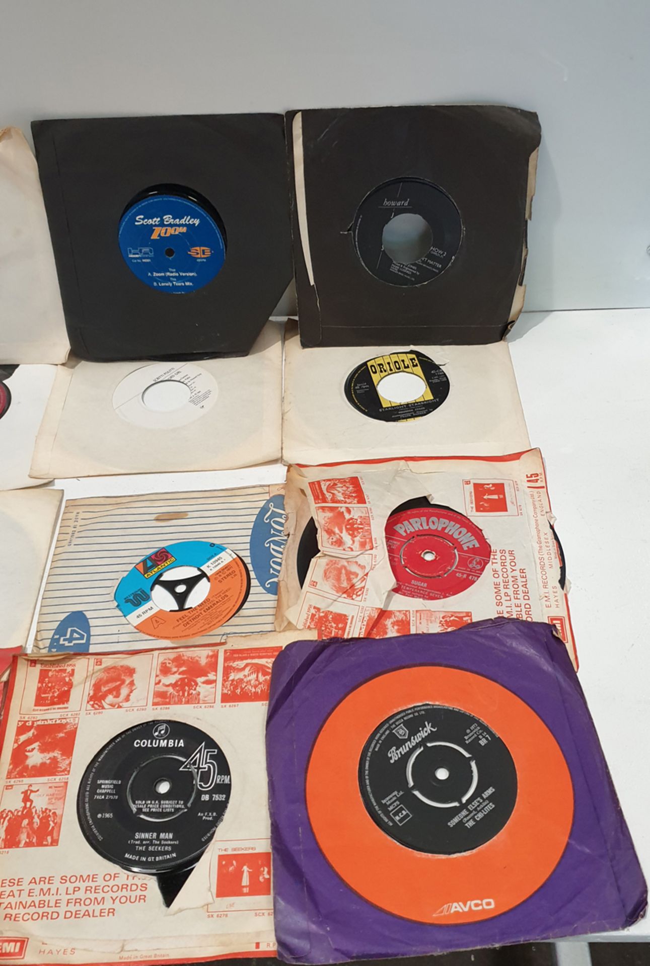 Selection of Various Vinyl Records. 45rpm Singles as Lotted. - Image 5 of 5