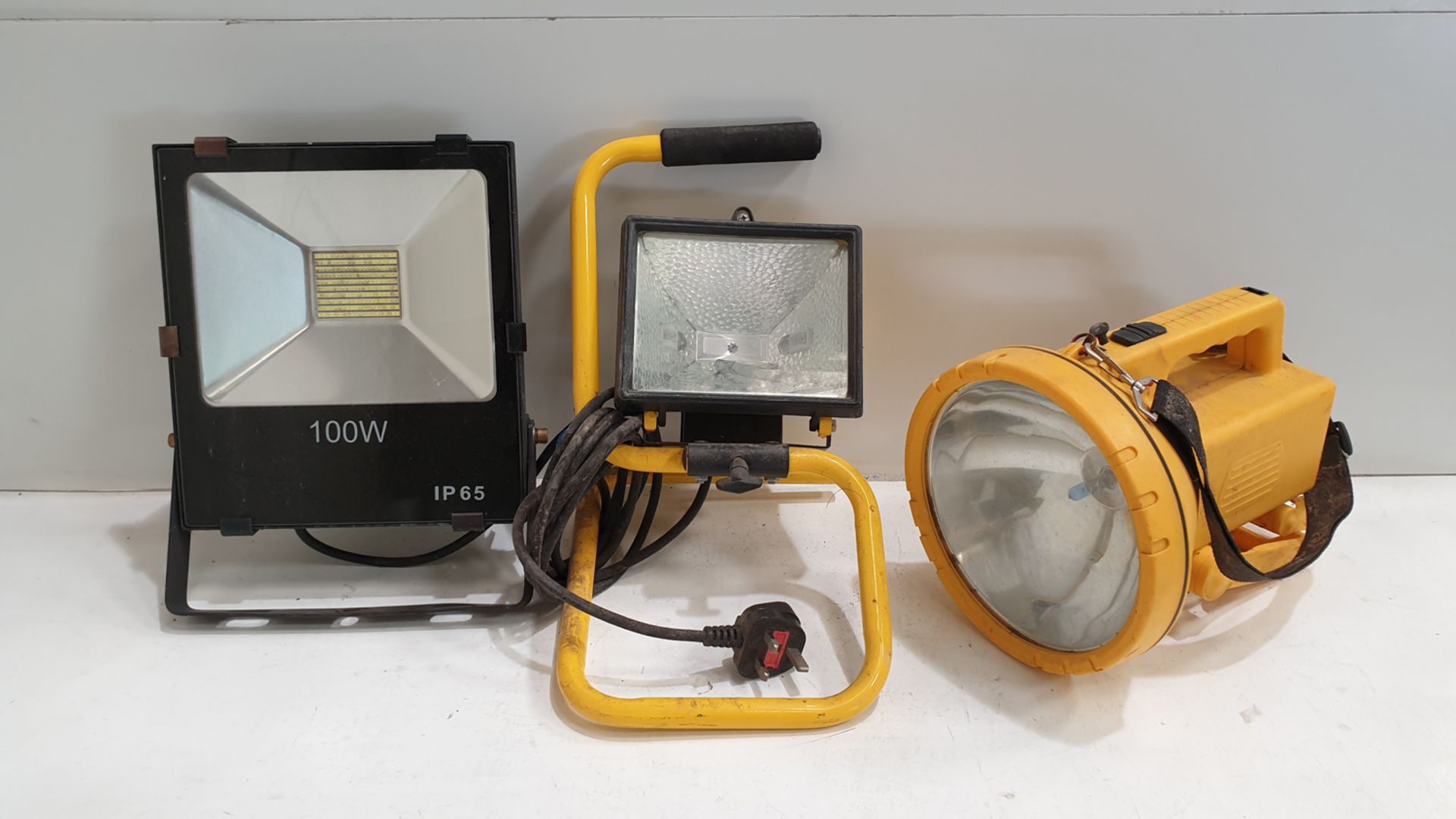 2 x Outdoor Flood Lights and 1 x Torch. - Image 2 of 2