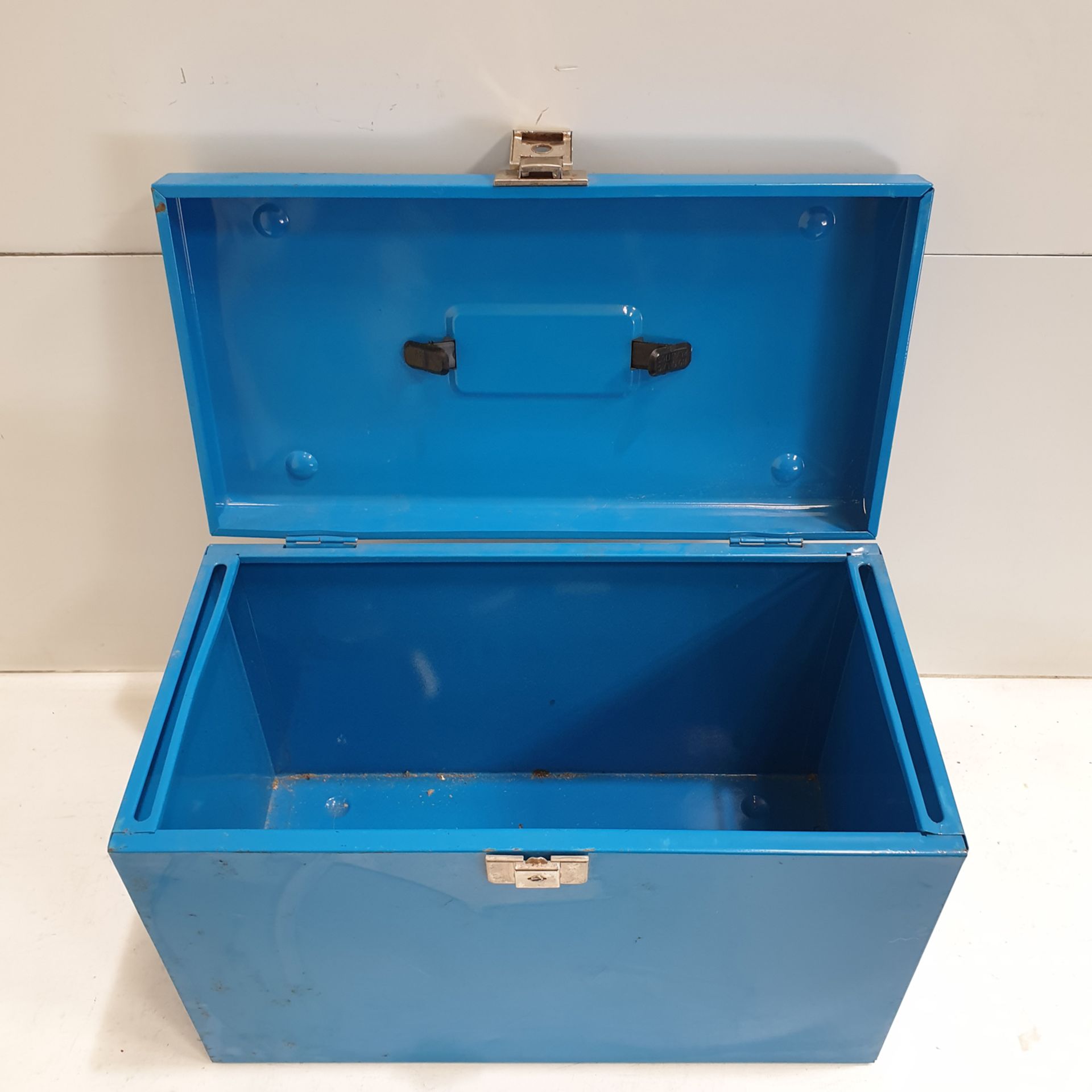 Metal Lock Box with Carry Handle. No Key. Dimensions 430 x 220 x 300H. - Image 2 of 2