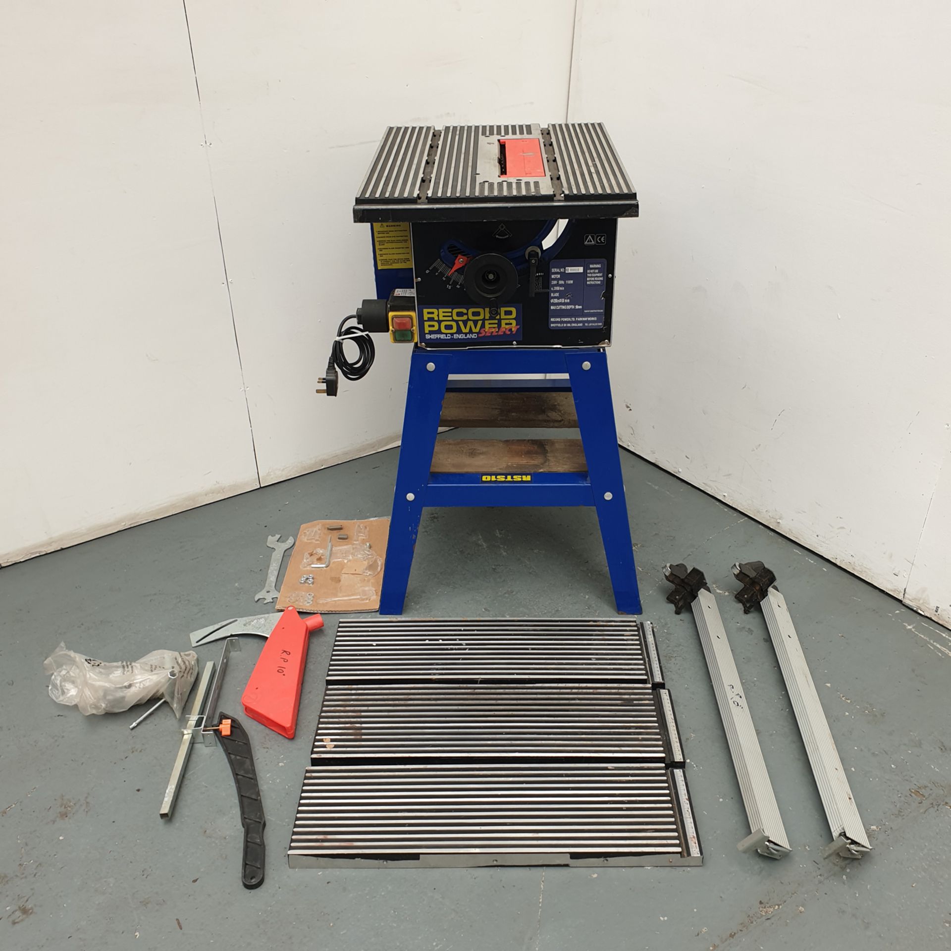 Record Power Table Saw on Stand. With Extendable Table and Accessories.