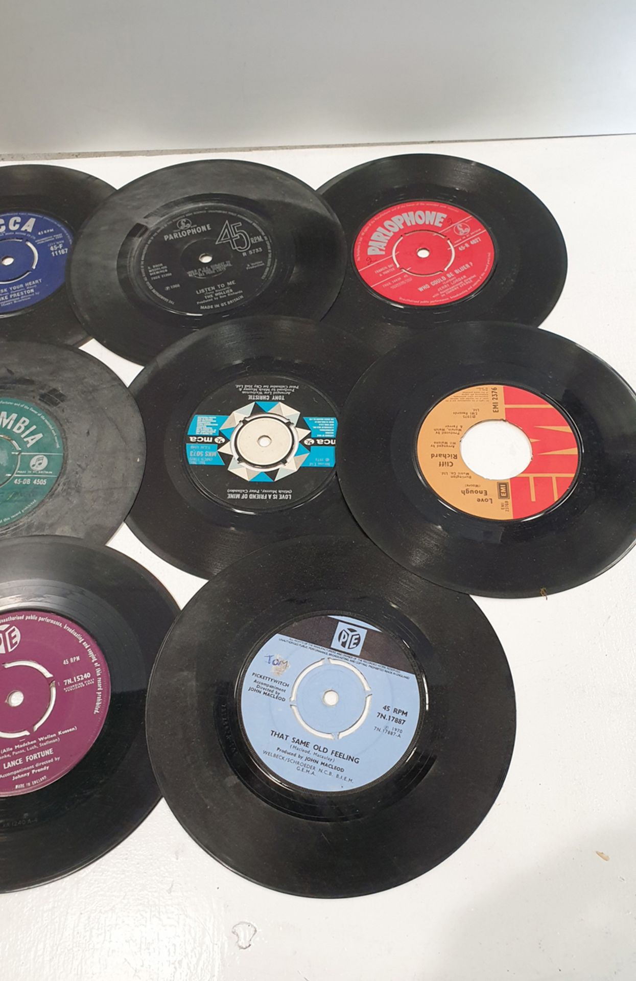 Selection of Various Vinyl Records. 45rpm Singles as Lotted. - Image 6 of 6