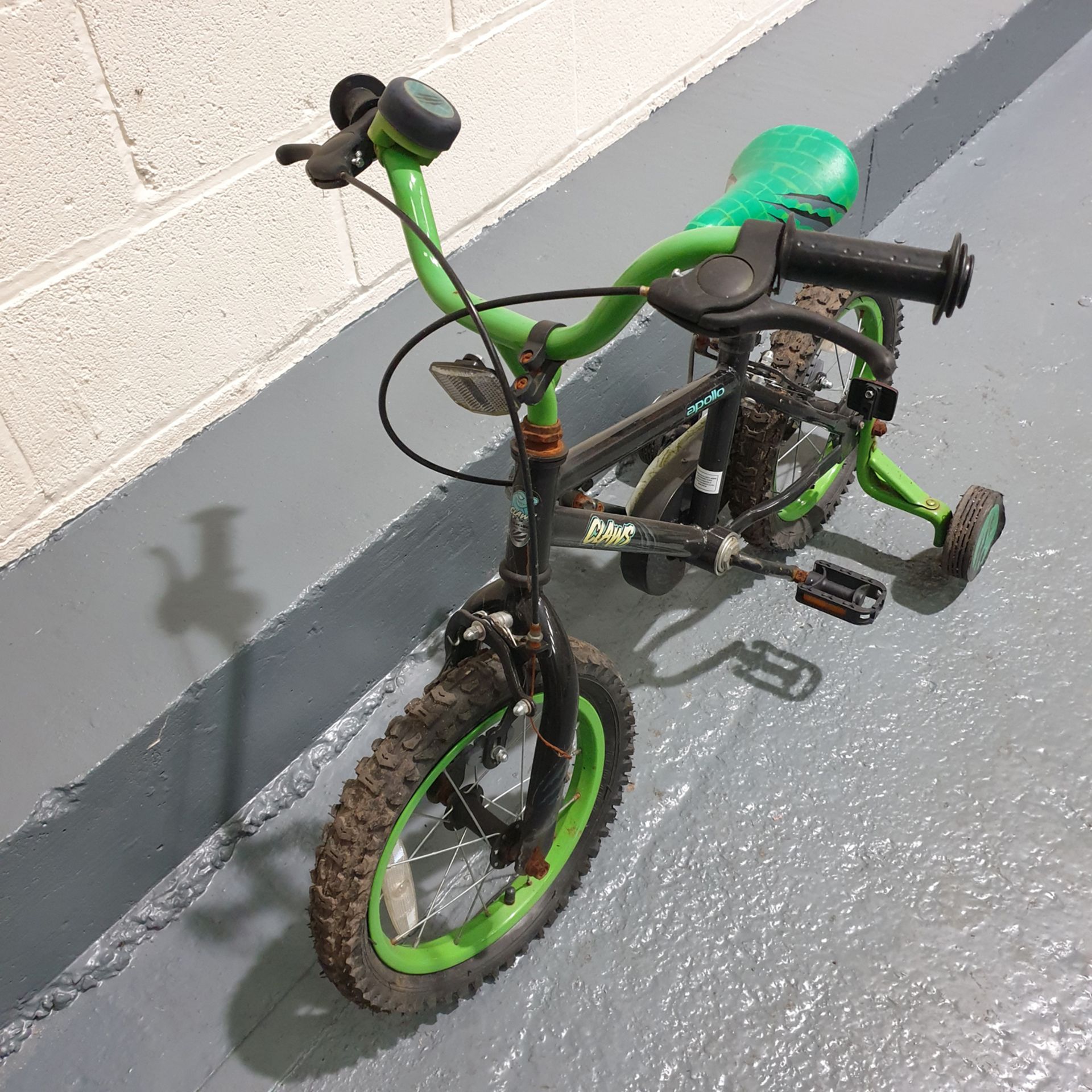 Childrens APOLLO Green and Black Bicycle With Stabilisers and Bell. Bike - Image 2 of 4