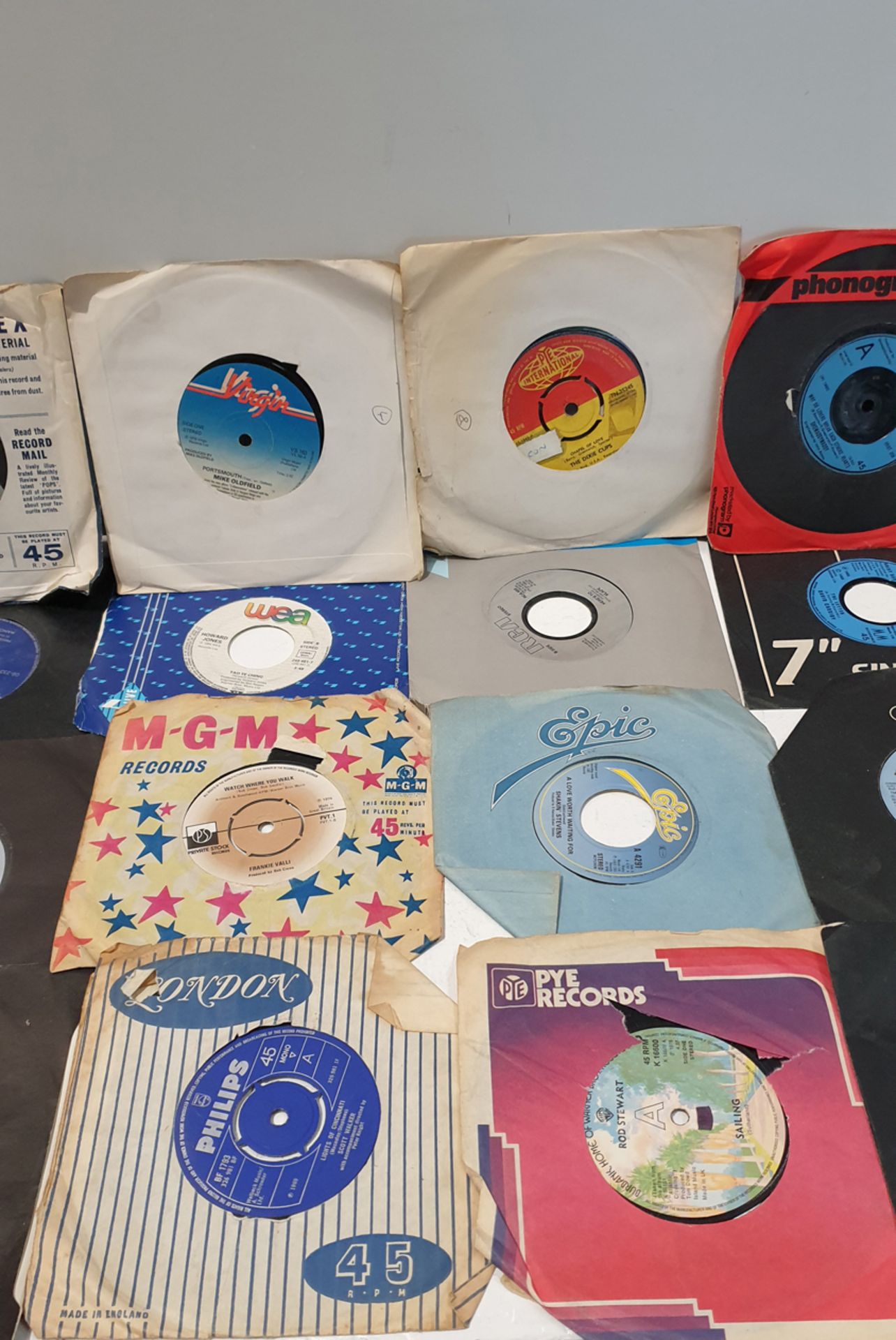 Selection of Various Vinyl Records. 45rpm Singles as Lotted. - Image 3 of 5