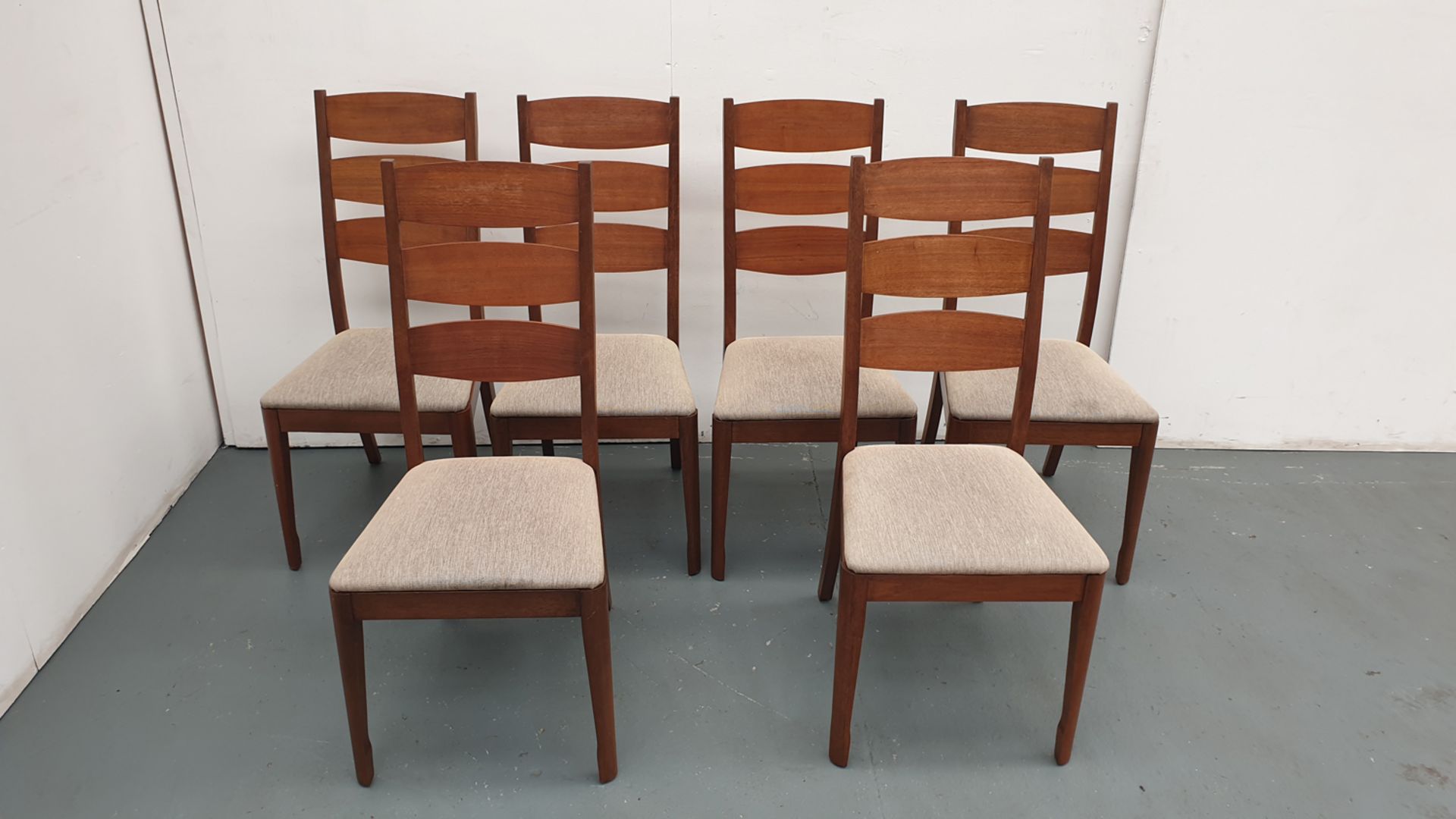 Solid Wood Dining Table & Chairs. Approx Dimensions 1700mm x 900mm x 780mm High. - Bild 10 aus 11