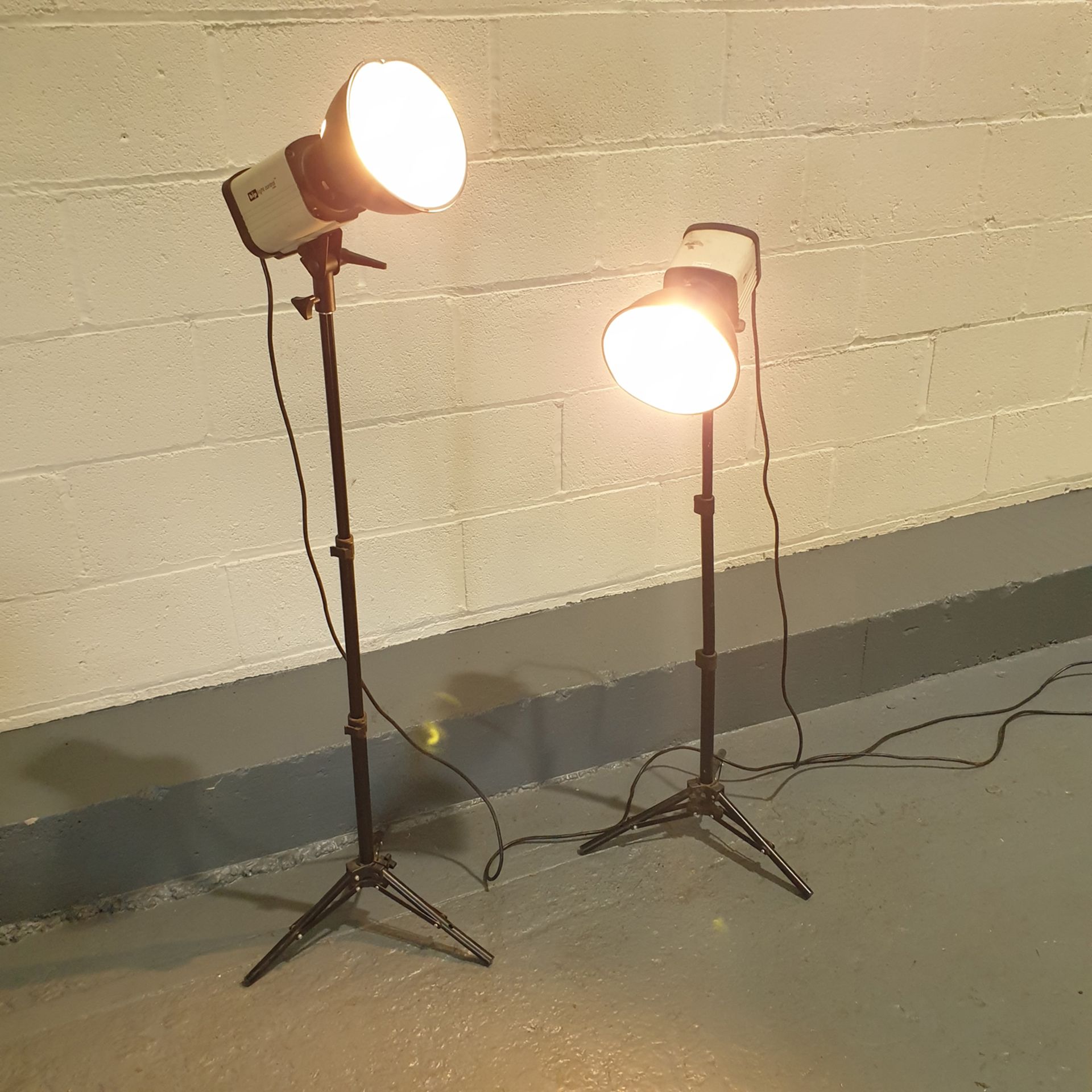 bip Light Control Fluorescent Lamps with Adjustable Tripod Stands. - Image 3 of 12