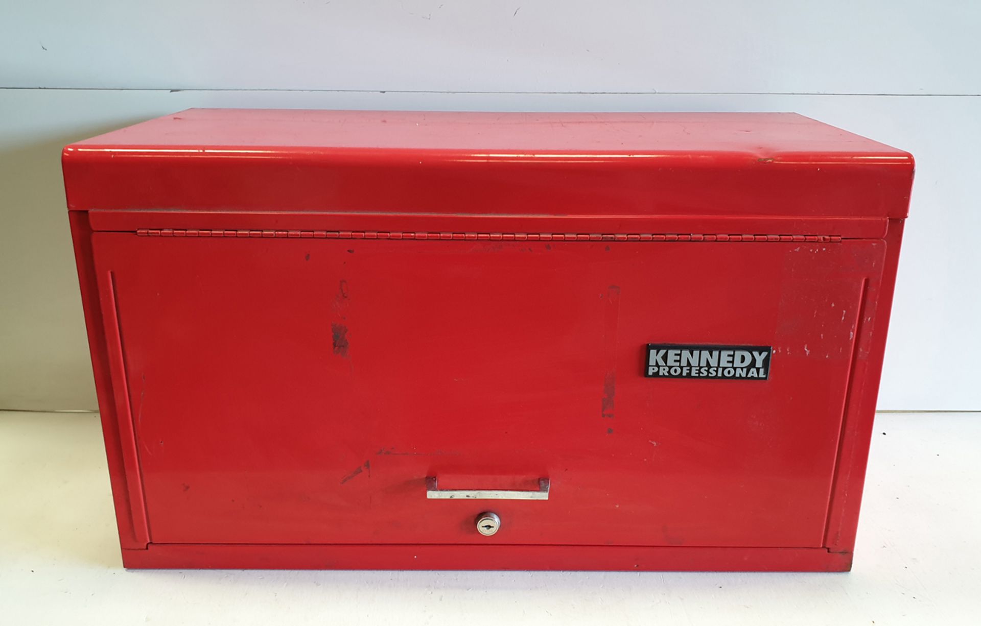 Kennedy Proffesional Steel Tool Box. Approx Dimentions 670mm x 330mm x 390mm High.