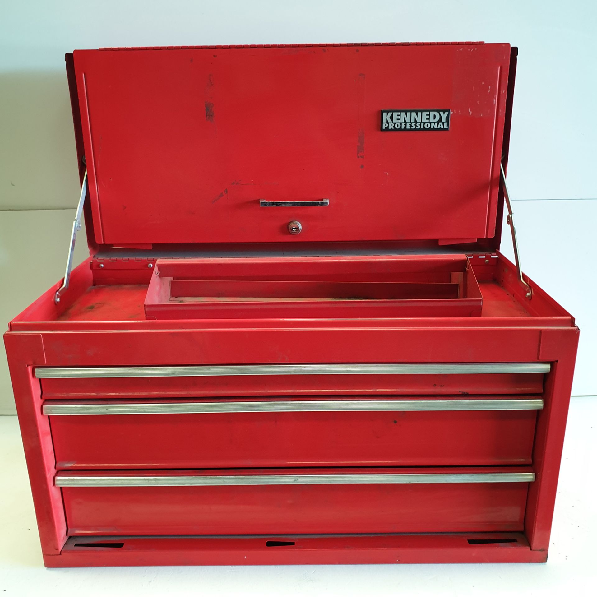 Kennedy Proffesional Steel Tool Box. Approx Dimentions 670mm x 330mm x 390mm High. - Image 2 of 7