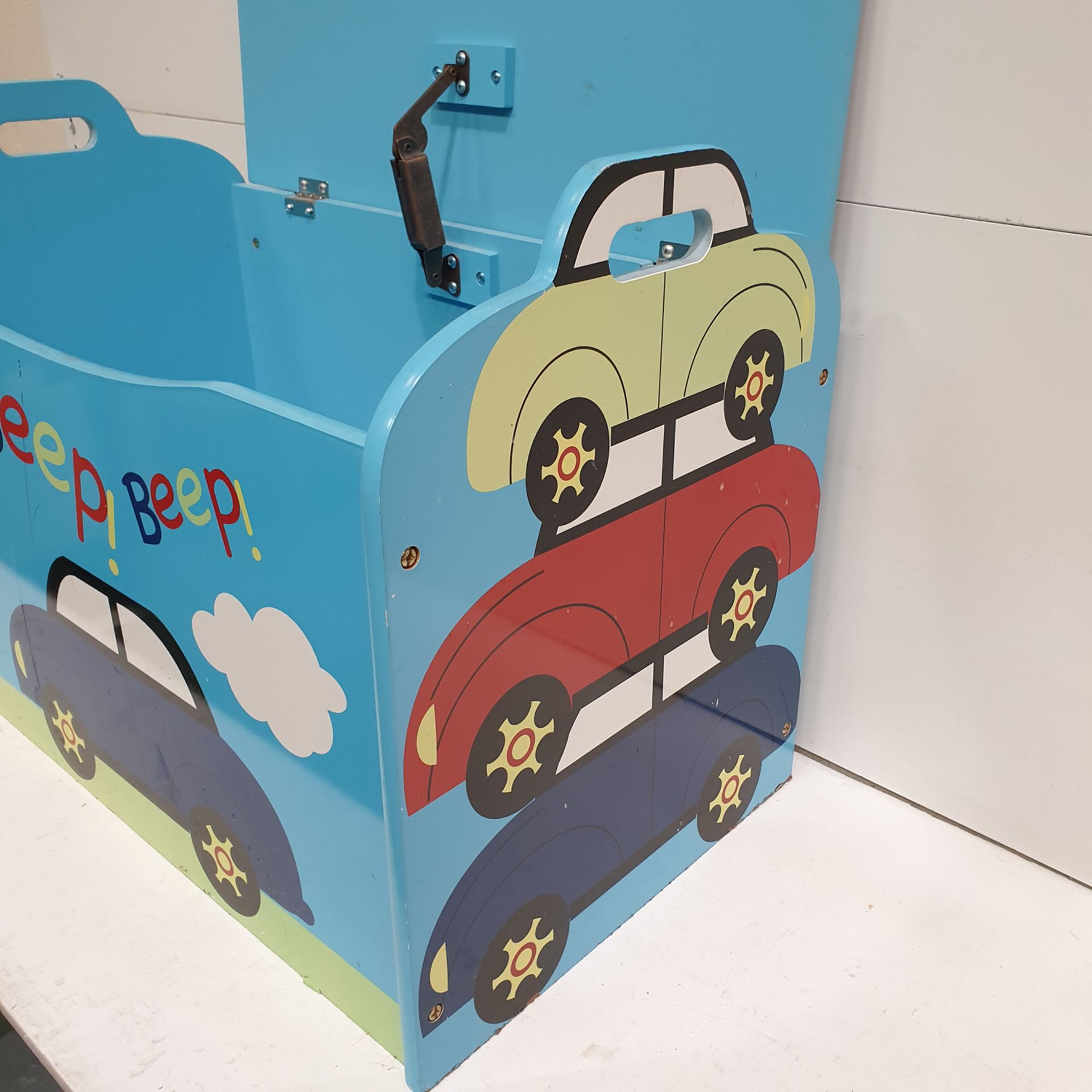 Childrens Wooden Toy Box With Hinged Lid. - Image 3 of 4