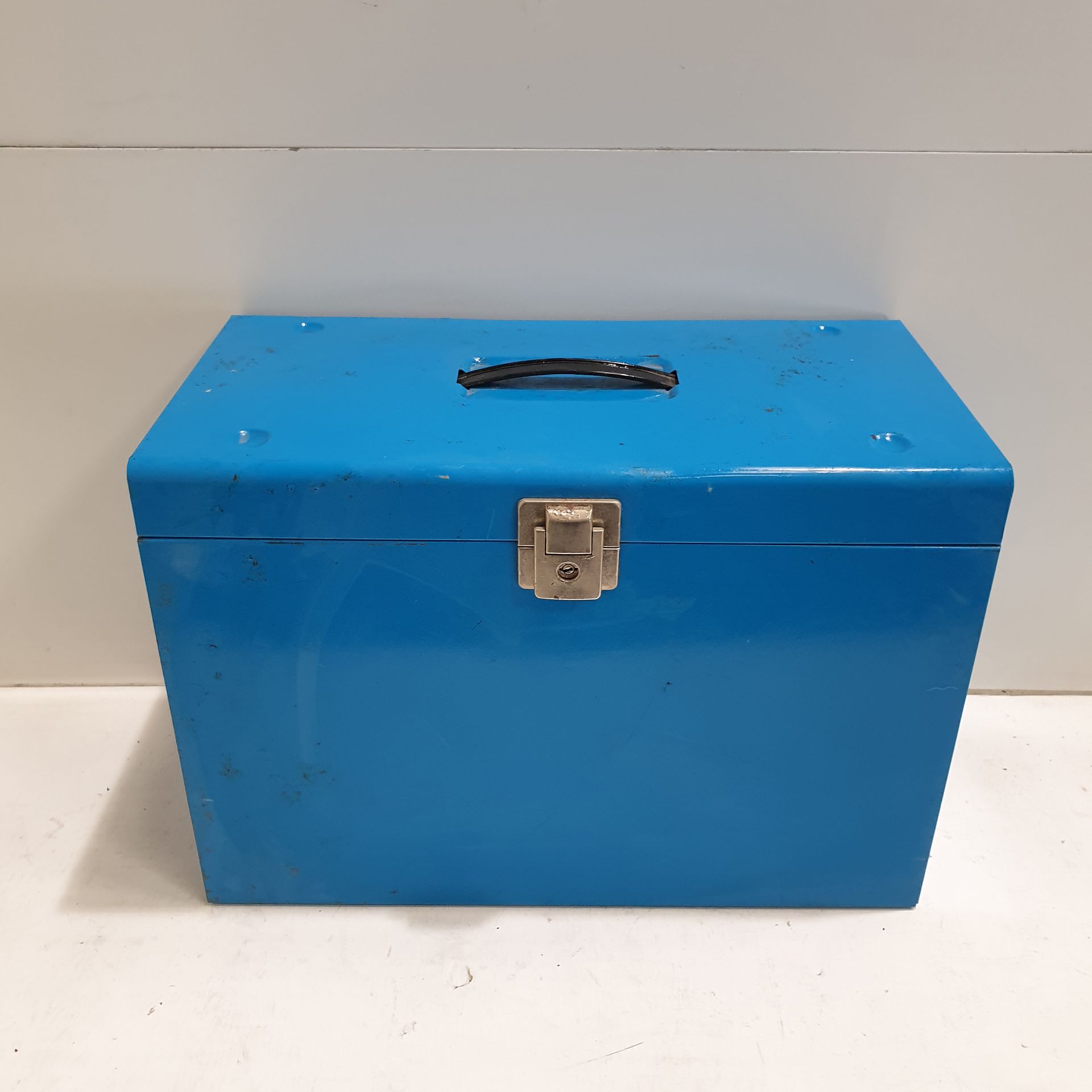 Metal Lock Box with Carry Handle. No Key. Dimensions 430 x 220 x 300H.