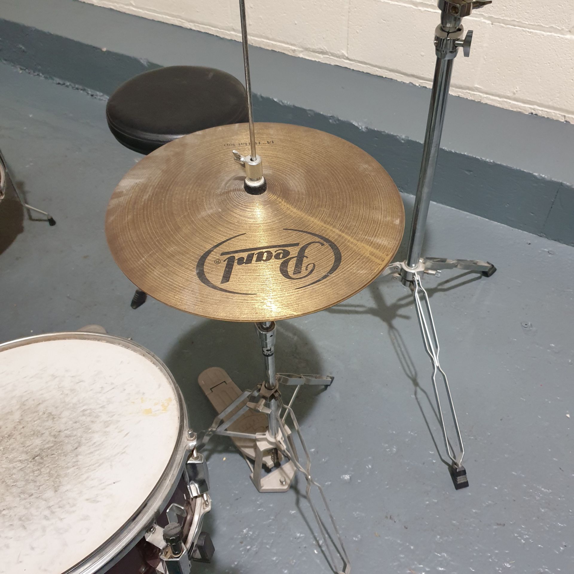 CB DRUMS Drum Set. 5 Drums and 2 Symbols. 1 Damaged Drum. - Image 4 of 10