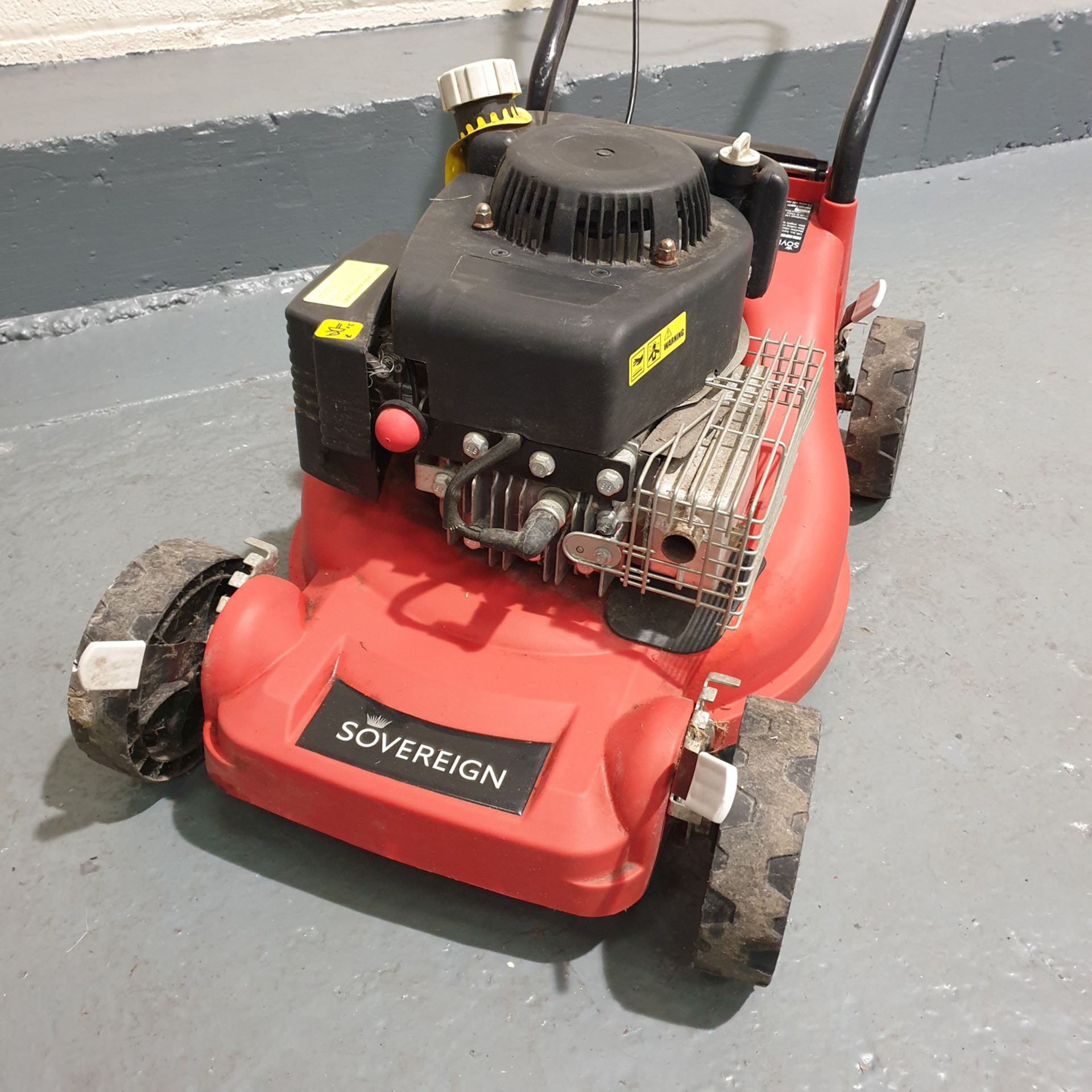 SOVEREIGN Model XSS40A Petrol Lawn Mower. 149.3cc Hand Push. - Image 2 of 6