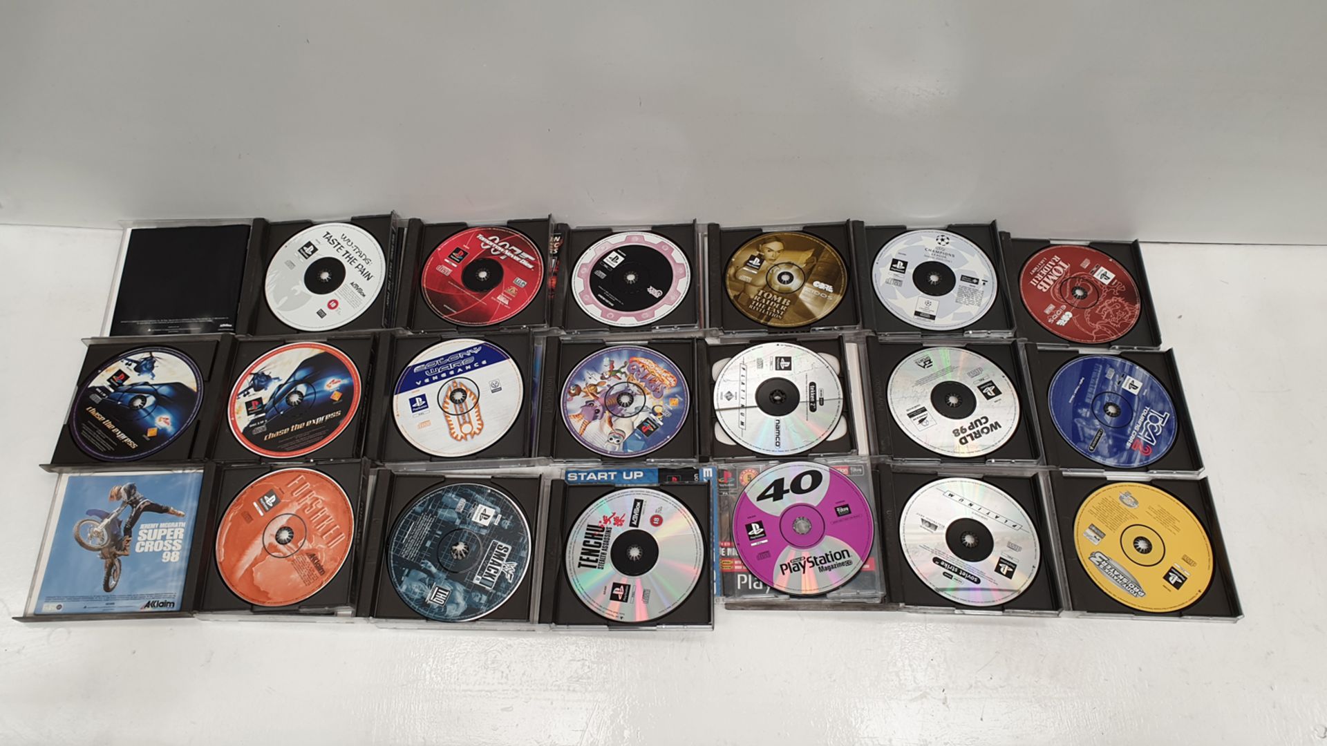 Large Selection of Playstation 1 Games including 2 x Controllers. - Image 6 of 6