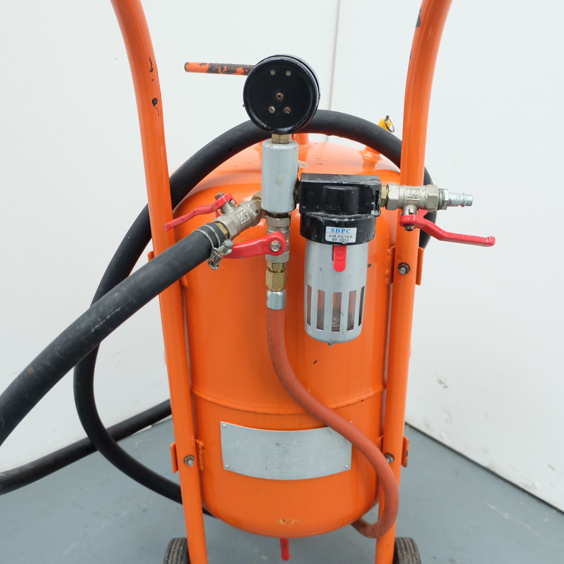 10 Gallon Sandblaster. Design Pressure 8.6 Bar. Volume 32L. - Image 3 of 5